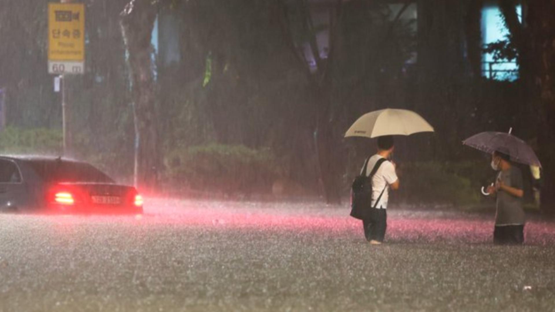 Ploile fac ravagii în Coreea de Sud. Seul este inundat - Cel puțin 8 persoane au murit - IMAGINI virale