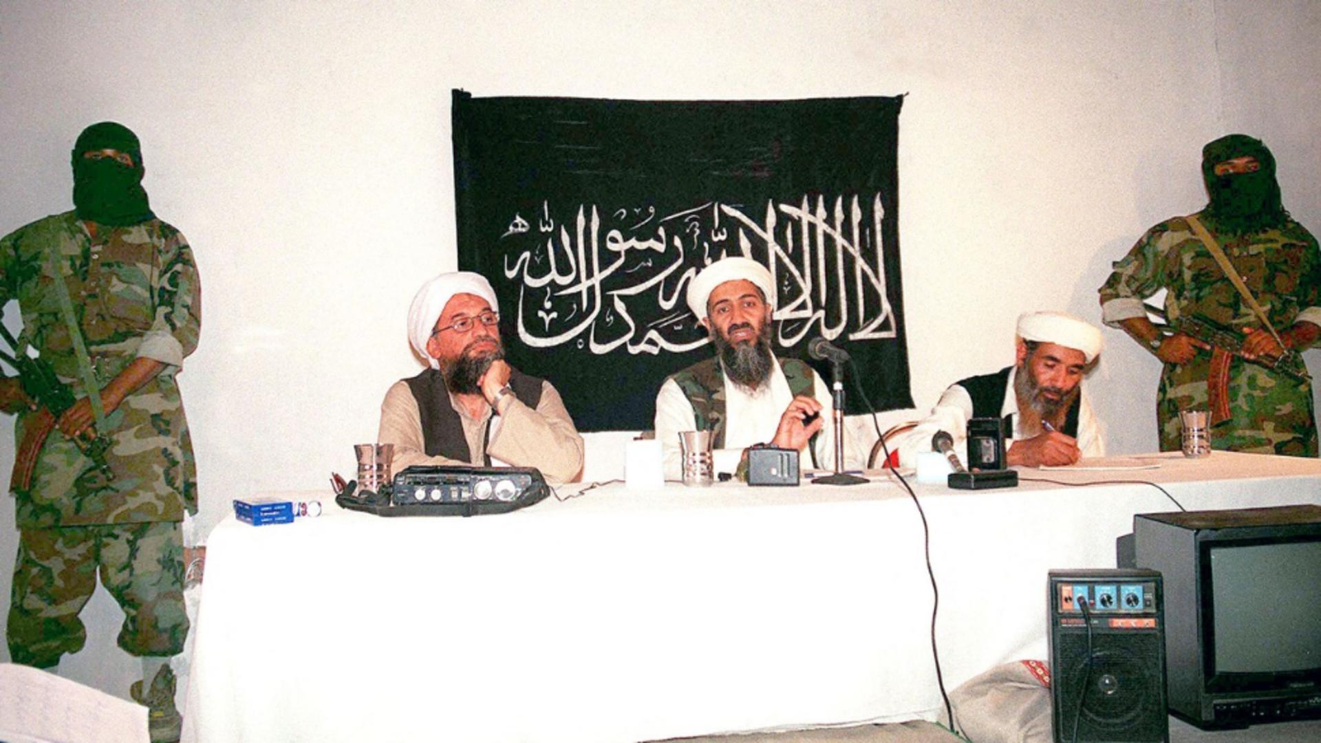 Ayman Al-Zawahiri (stânga) alături de Osama Bin Laden. Foto/Profimedia