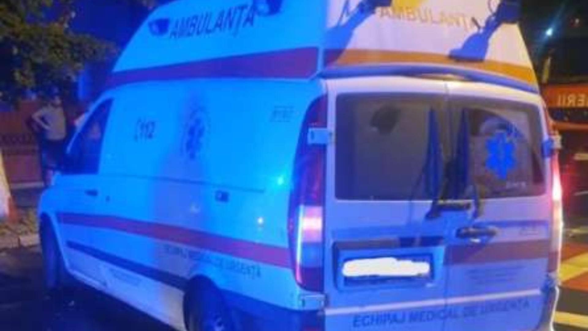 Ambulanță implicată într-un accident