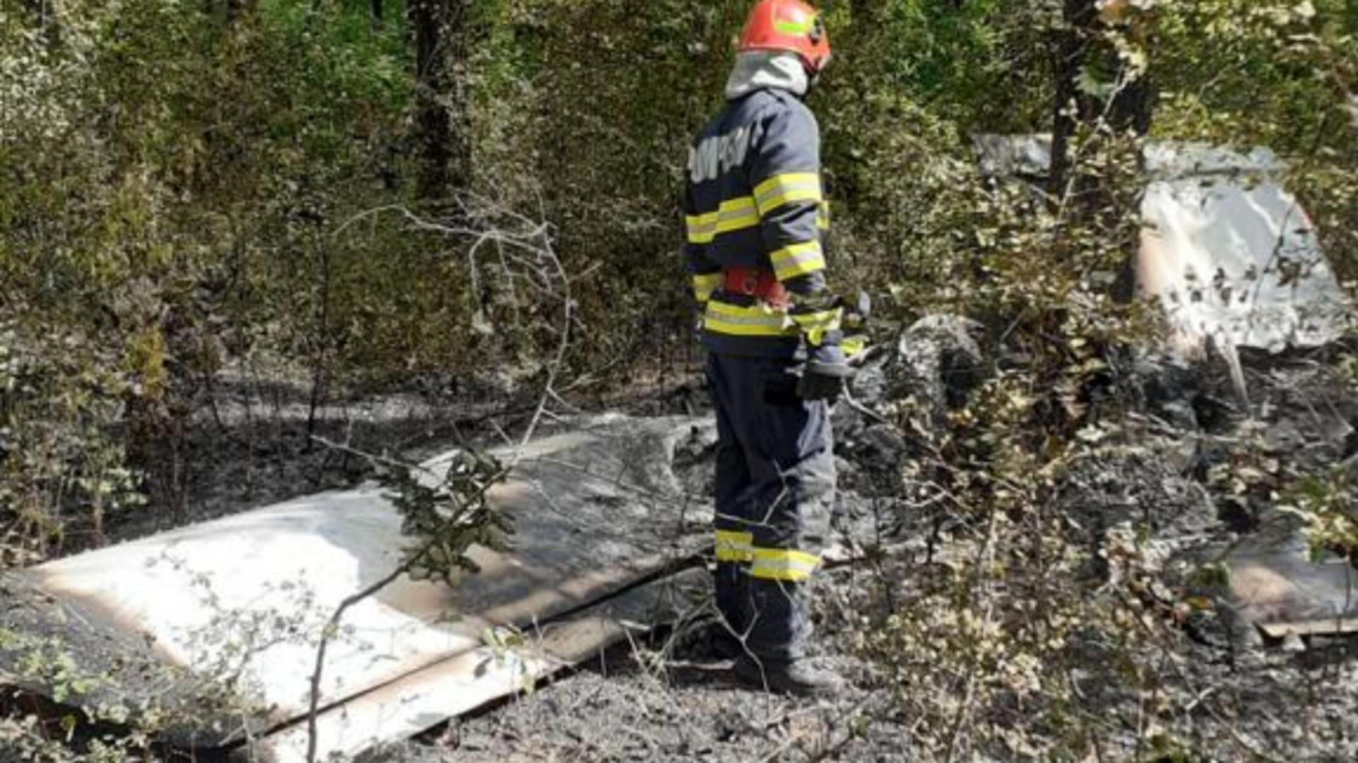 Rămășițele avionului prăbușit în Letca nouă. Foto/ISU