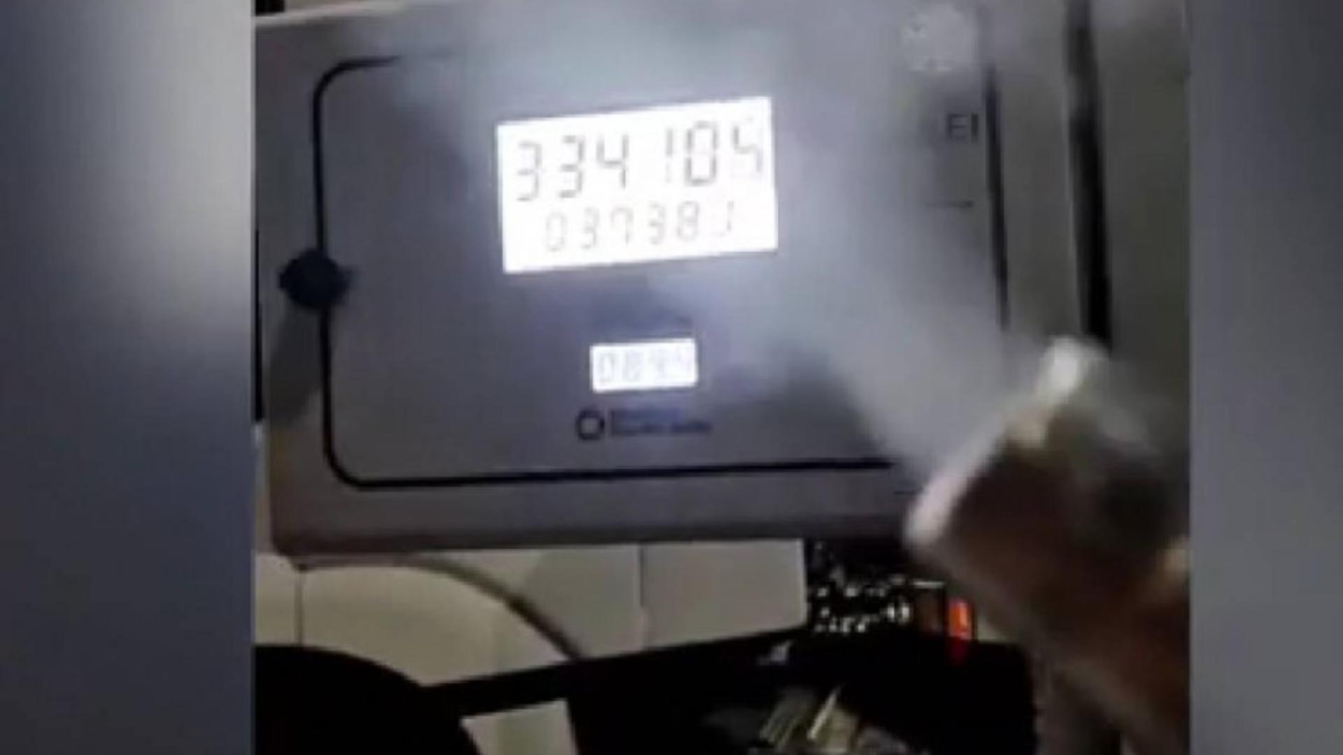 Aer în loc de combustibil, la o benzinărie din Argeş