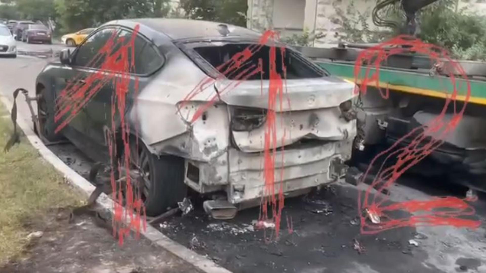 Mașina arsă a lui Evgheni Sekretarev. Foto/Captură video