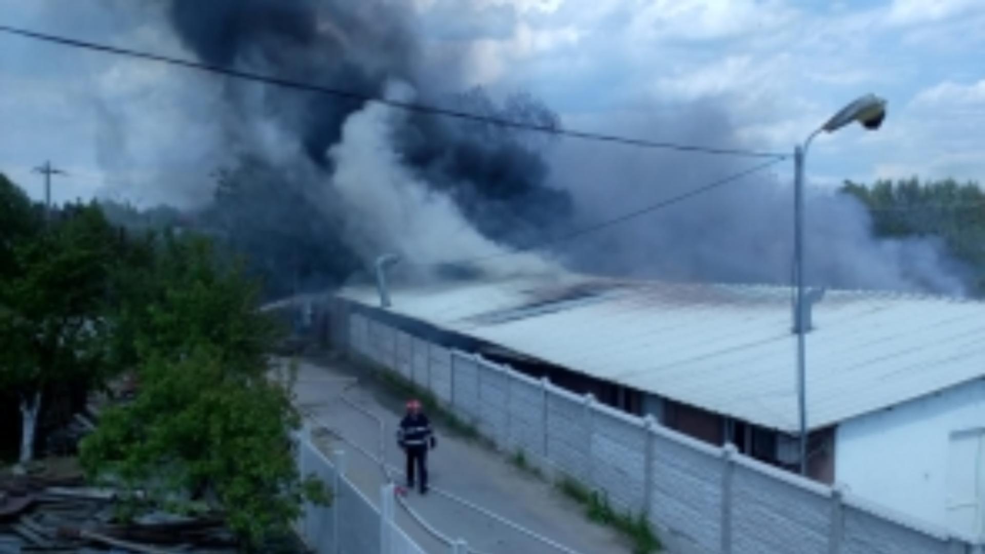 Incendiu violent în Prahova