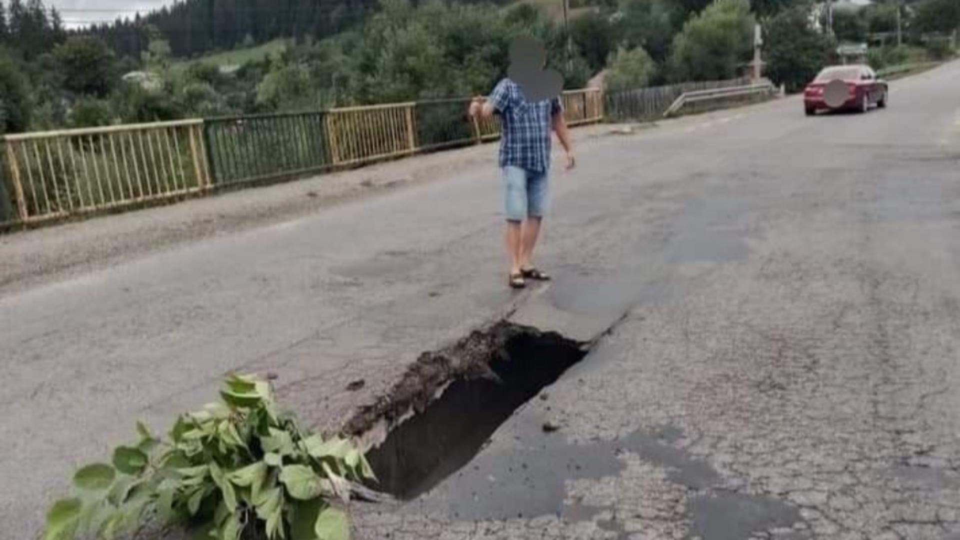 Gaură in planșeta podului de la Petru Vodă/DN15B