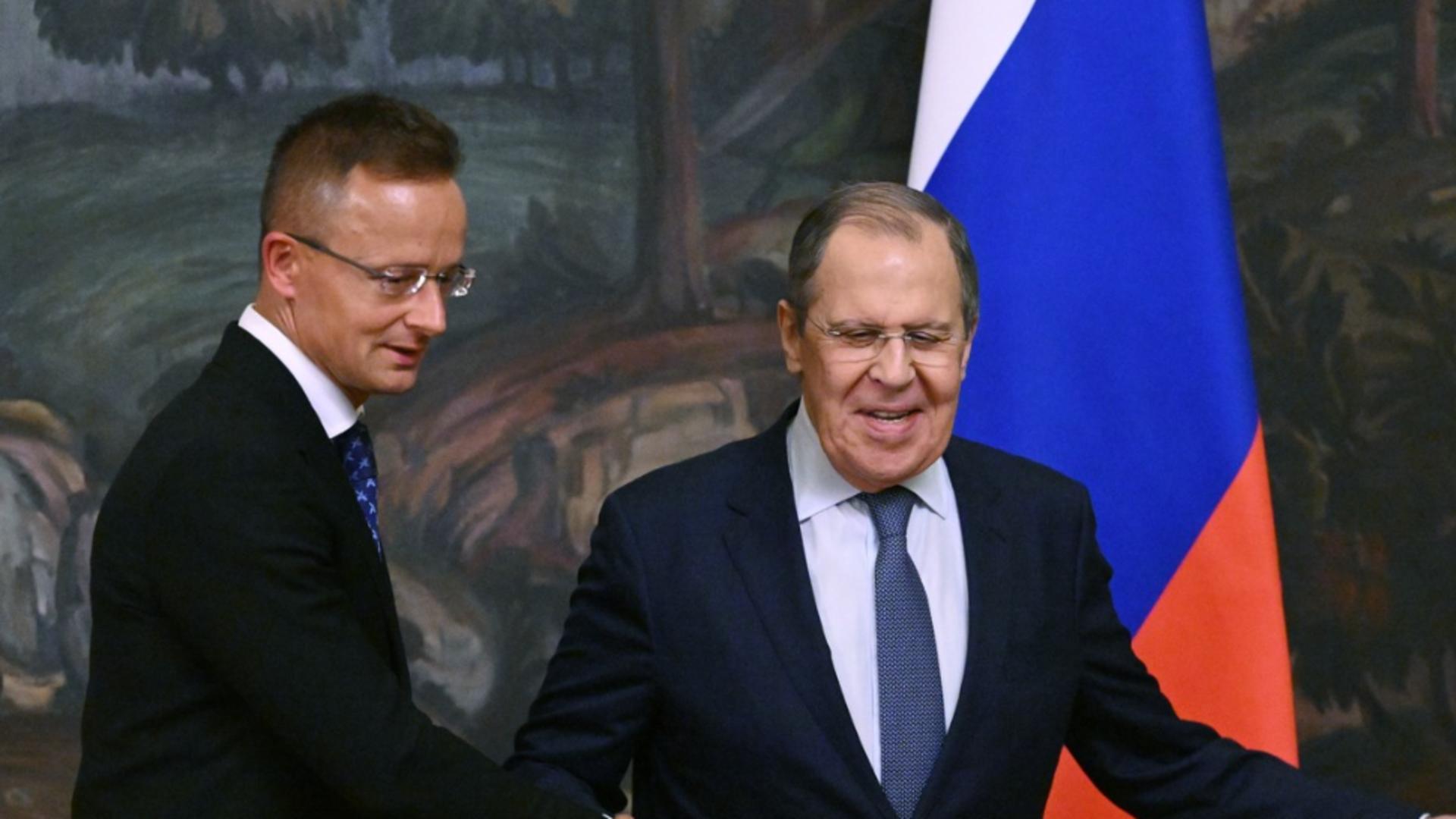Miniștrii de Externe Peter Szijjarto (Ungaria) si Serghei Lavrov (Rusia)