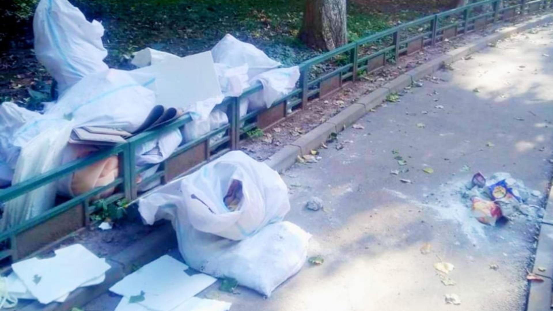 Ce a pățit un bărbat din Capitală care și-a aruncat gunoiul în fața blocului