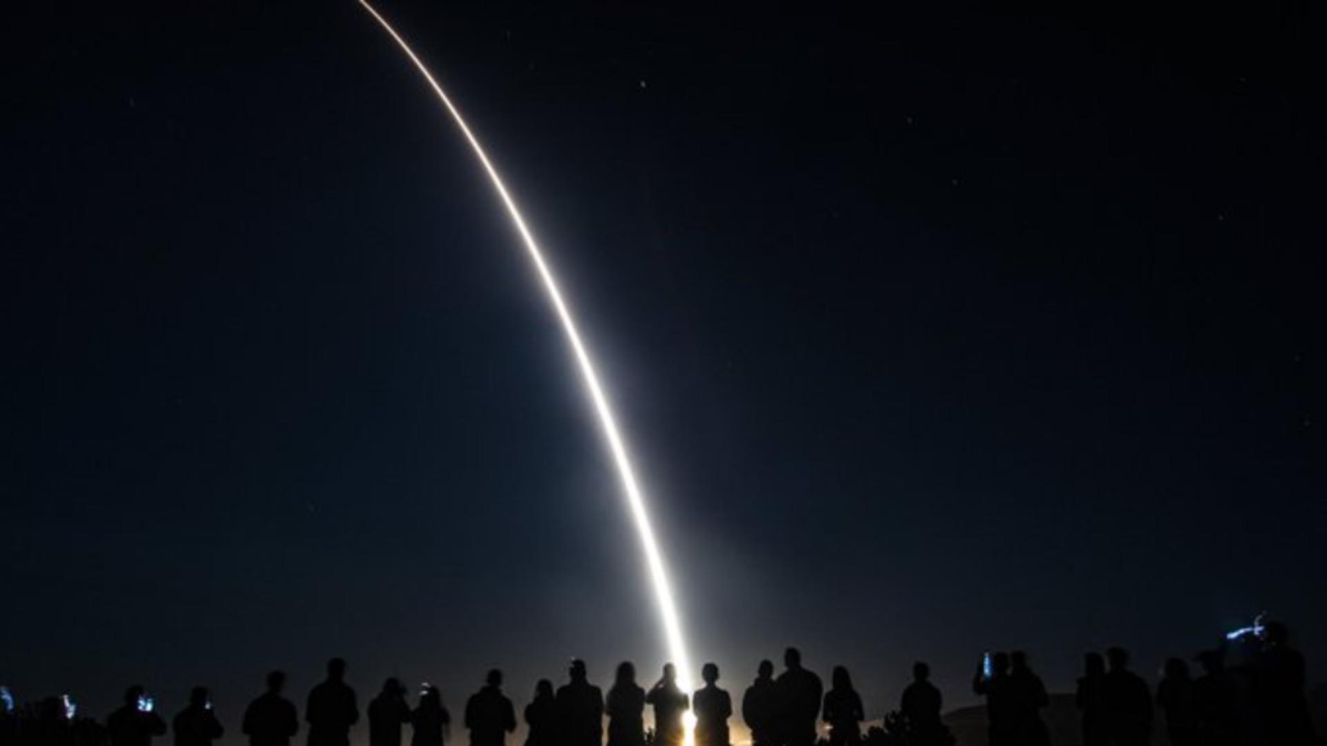 SUA au testat o rachetă balistică internațională, după 2 amânări - Momentul culminant de la lansare - VIDEO