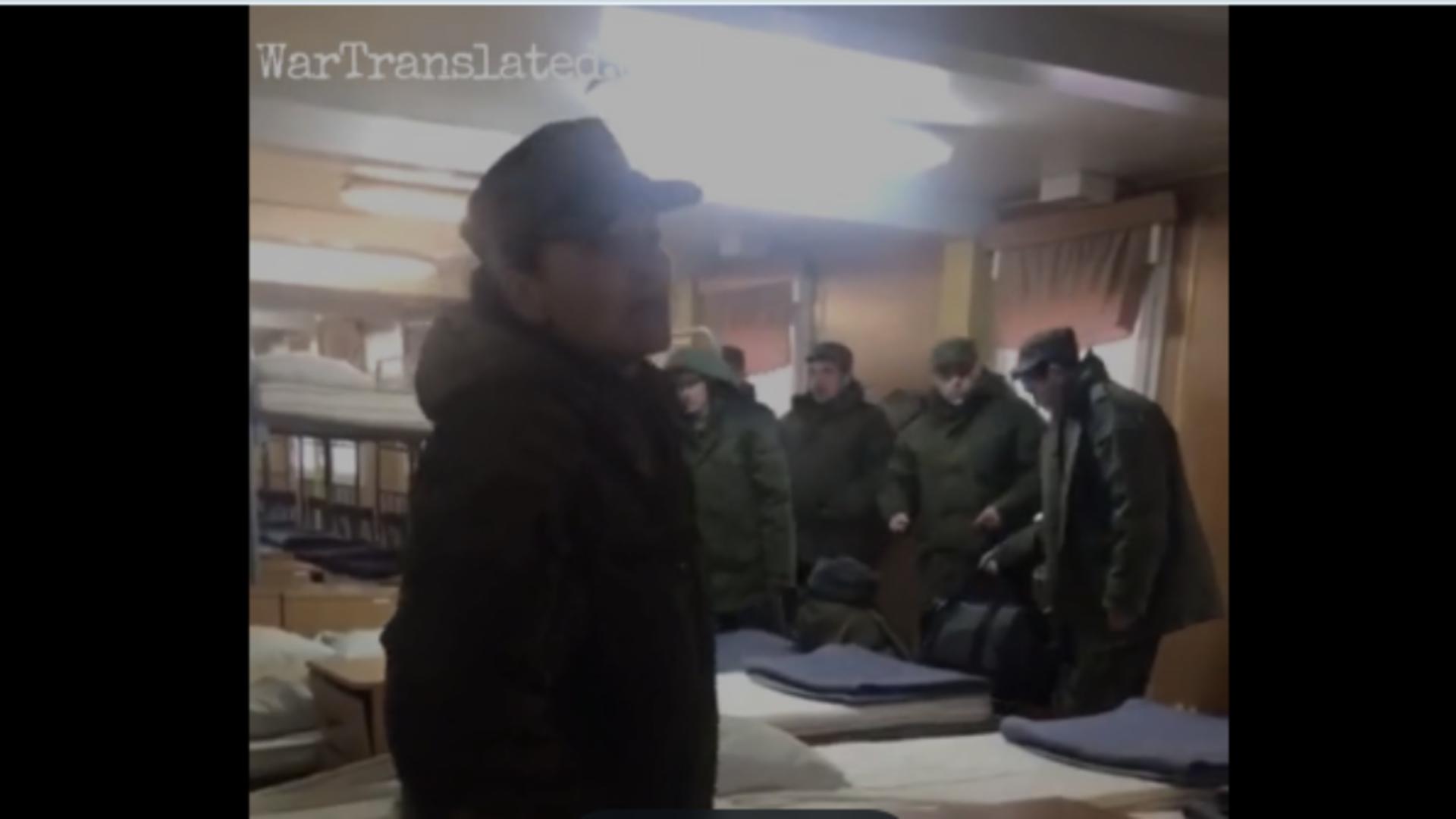Femeie-instructor, în fața recruților ruși/Captură video Twitter