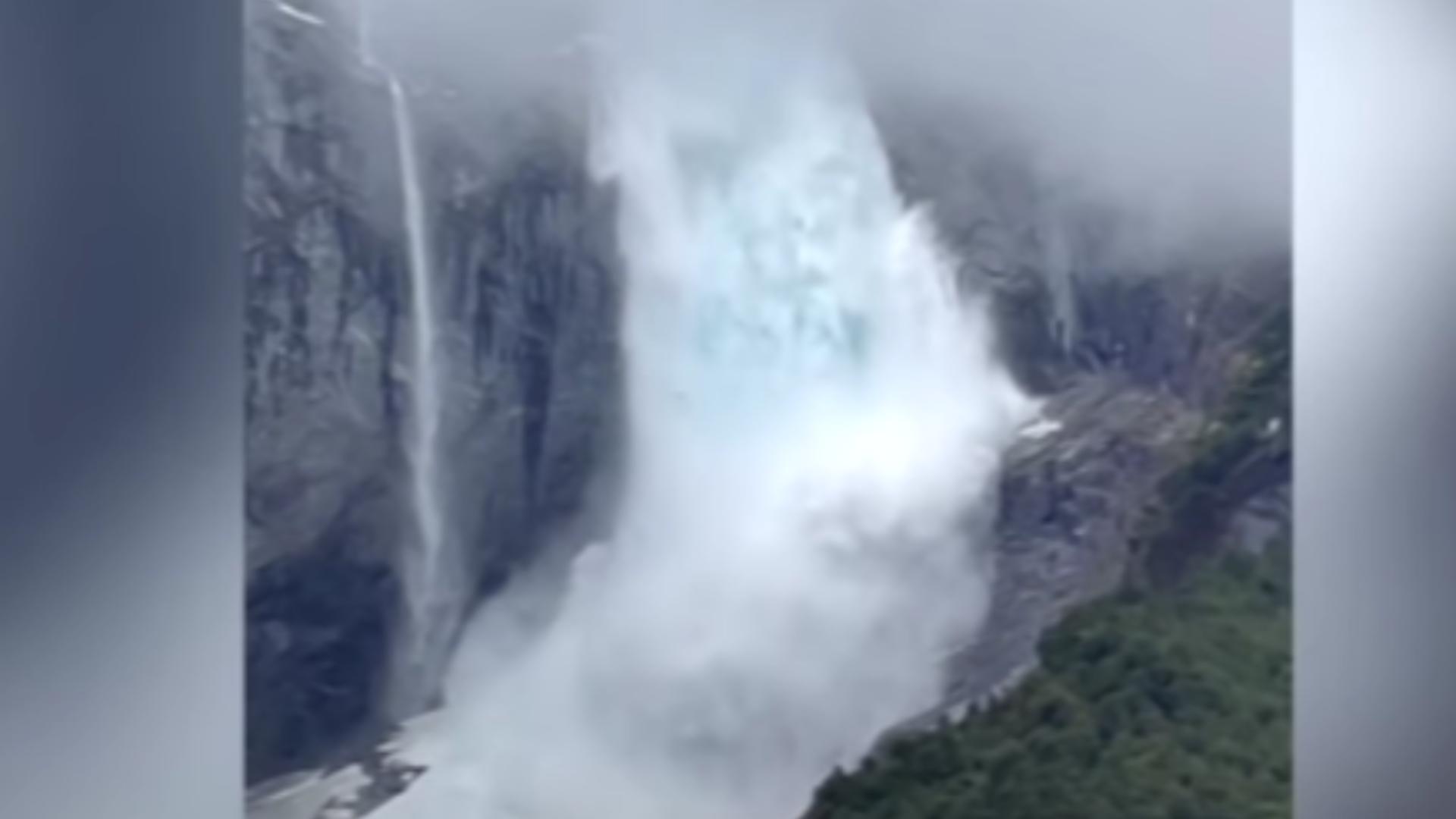 Prăbușire ghețar Chile / Captură video