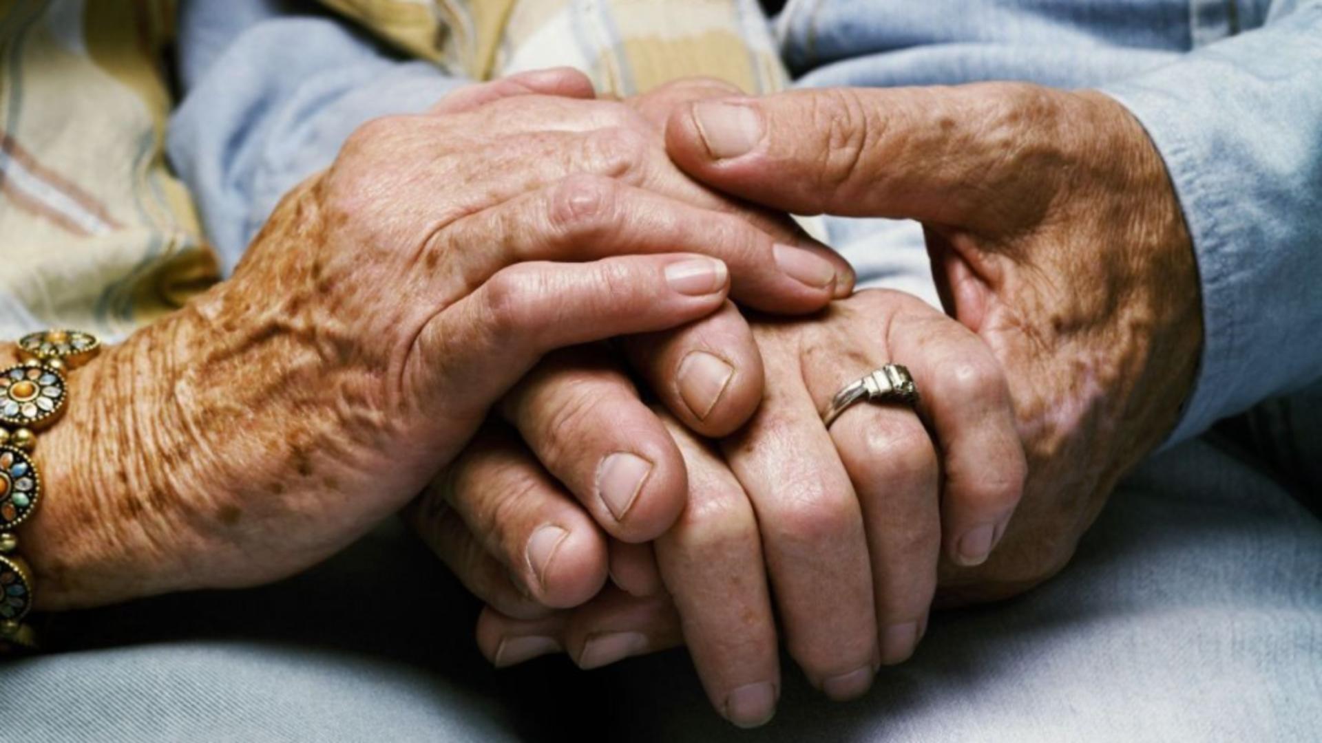ANPC închide 76 de centre de îngrijire a vârstnicilor din toată țara: Mucegai, rugină, așternuturi murdare - Imaginile groazei 