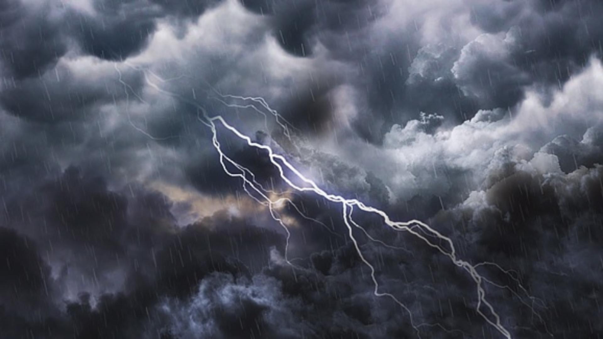 Cod galben de fenomene extreme: furtuni cu grindină - cele mai afectate județe. HARTA actualizată