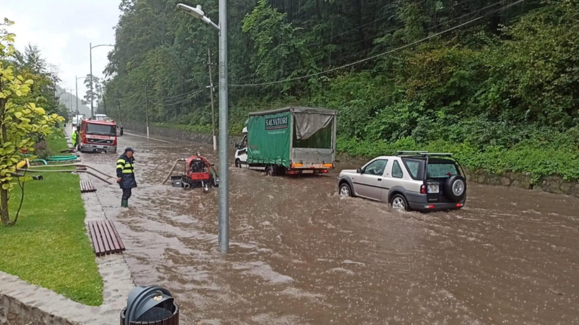 Inundație pe Valea Oltului-Călimănești (ISU Vâlcea)