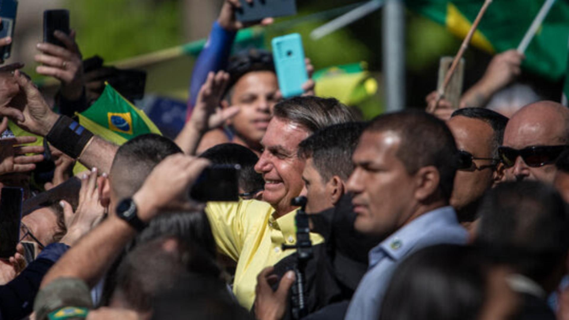Alegeri prezidențiale în Brazilia: Jair Bolsonaro, cotat cu o înfrângere - Reacții violente la adresa contracandidatului său