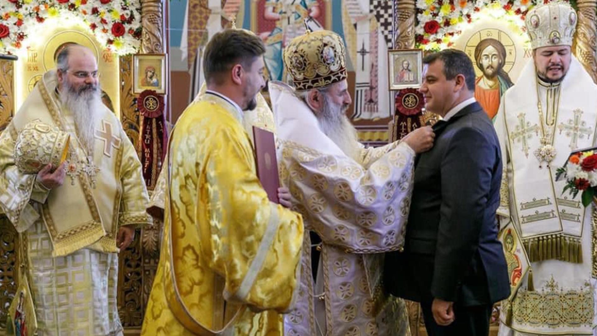 Eugen Tomac, decorat cu Ordinul „Maica Domnului Rugătoarea”, de Patriarhul Daniel