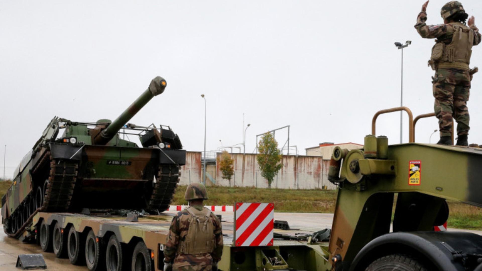 Primul convoi de blindate franceze pentru Grupul de Luptă NATO sosește în România Foto: Profi Media