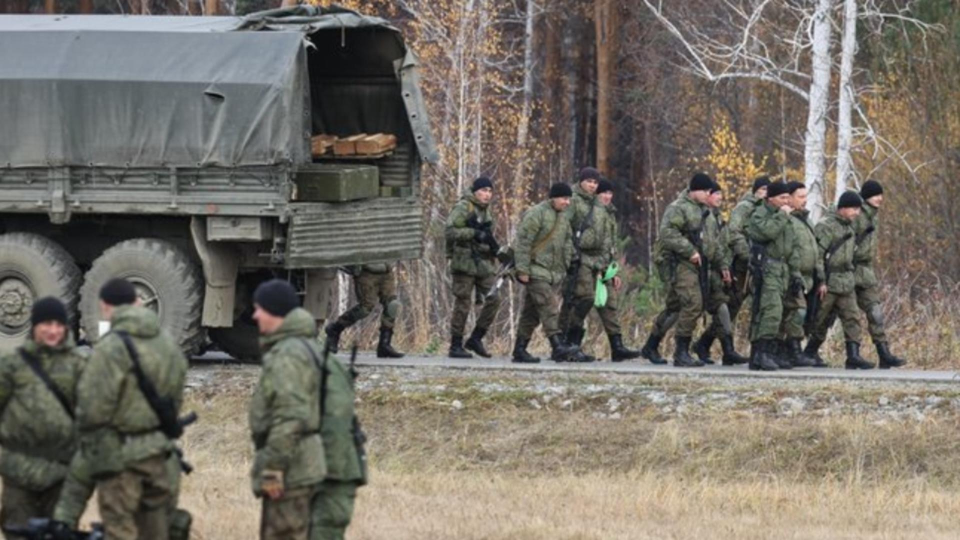 Panică și teamă în războiul din Ucraina. Rușii aduc „carne de tun” în Herson în timpul evacuării - Noii recruți, în prima linie