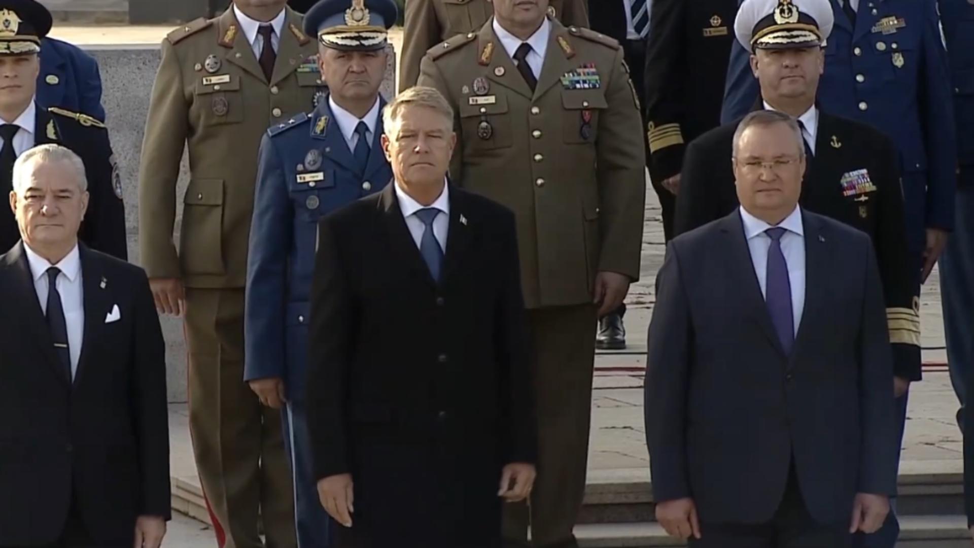 Klaus Iohannis și Nicolae Ciucă, la ceremonia organizată de Ziua Armatei României: „Traversăm o perioadă marcată de incertitudine” -  VIDEO