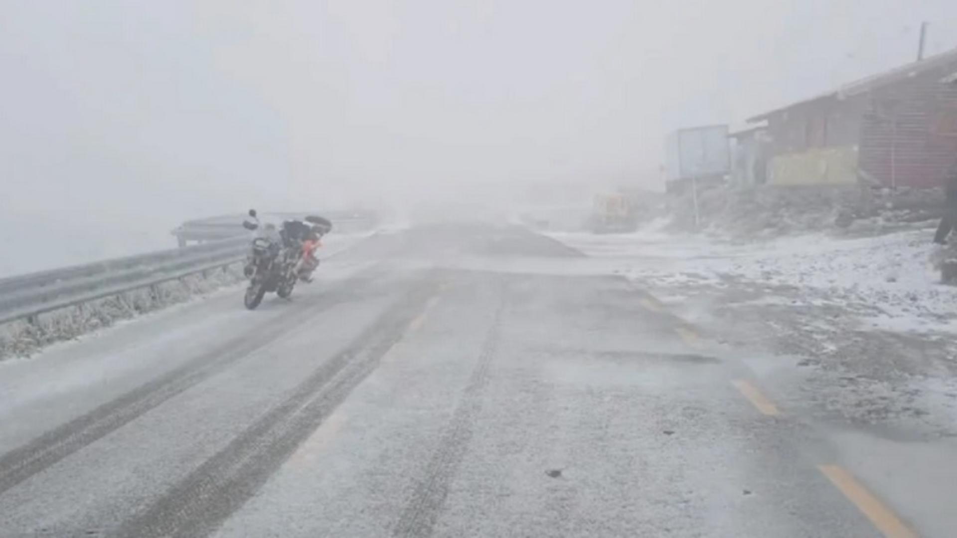 Motociclist găsit înghețat, pe Transalpina: a intrat în hipotermie / Foto: DRDP  