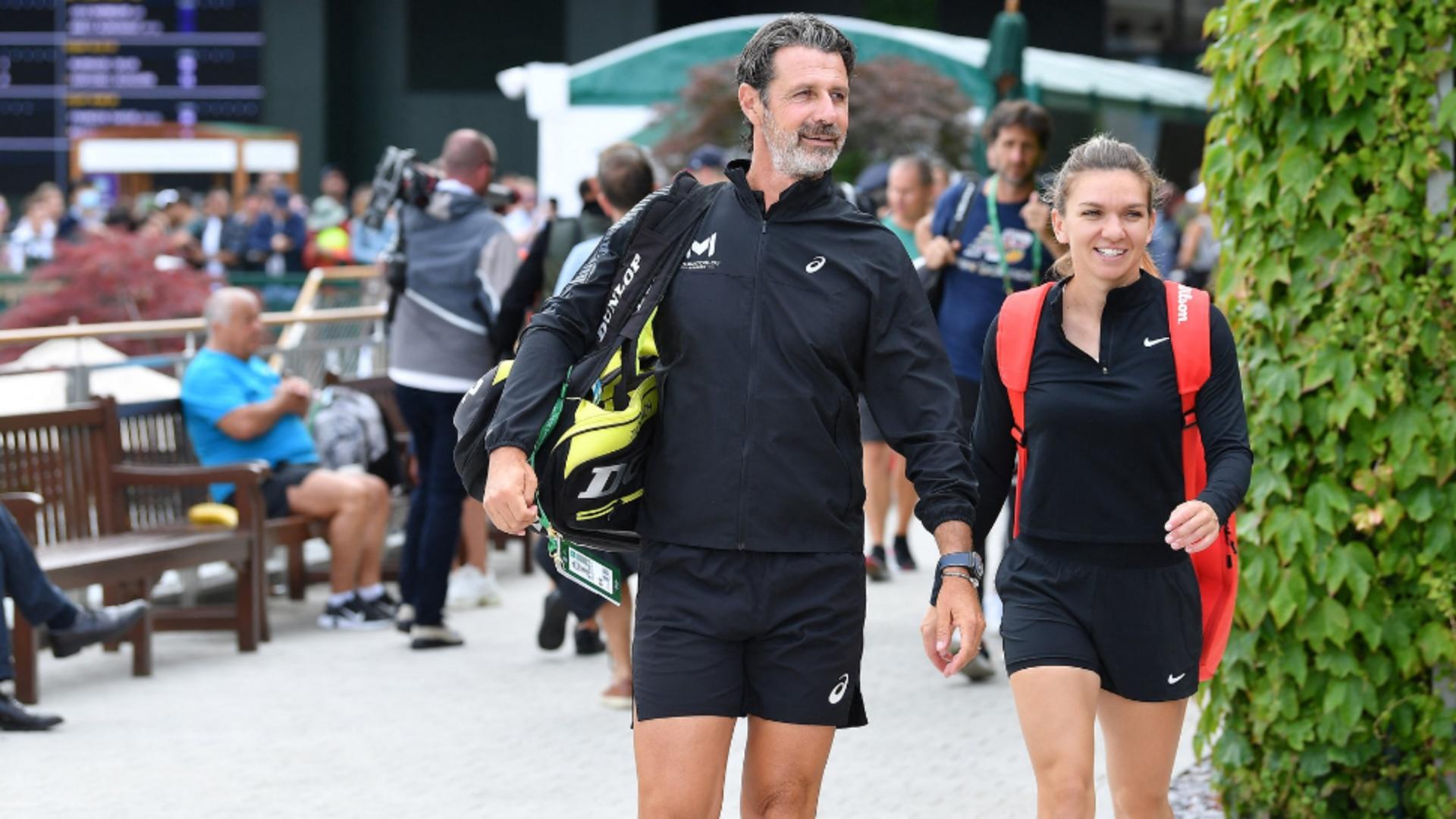 Patrick Mouratoglou și Simona Halep la Wimbledon 2022. Foto/Profimedia