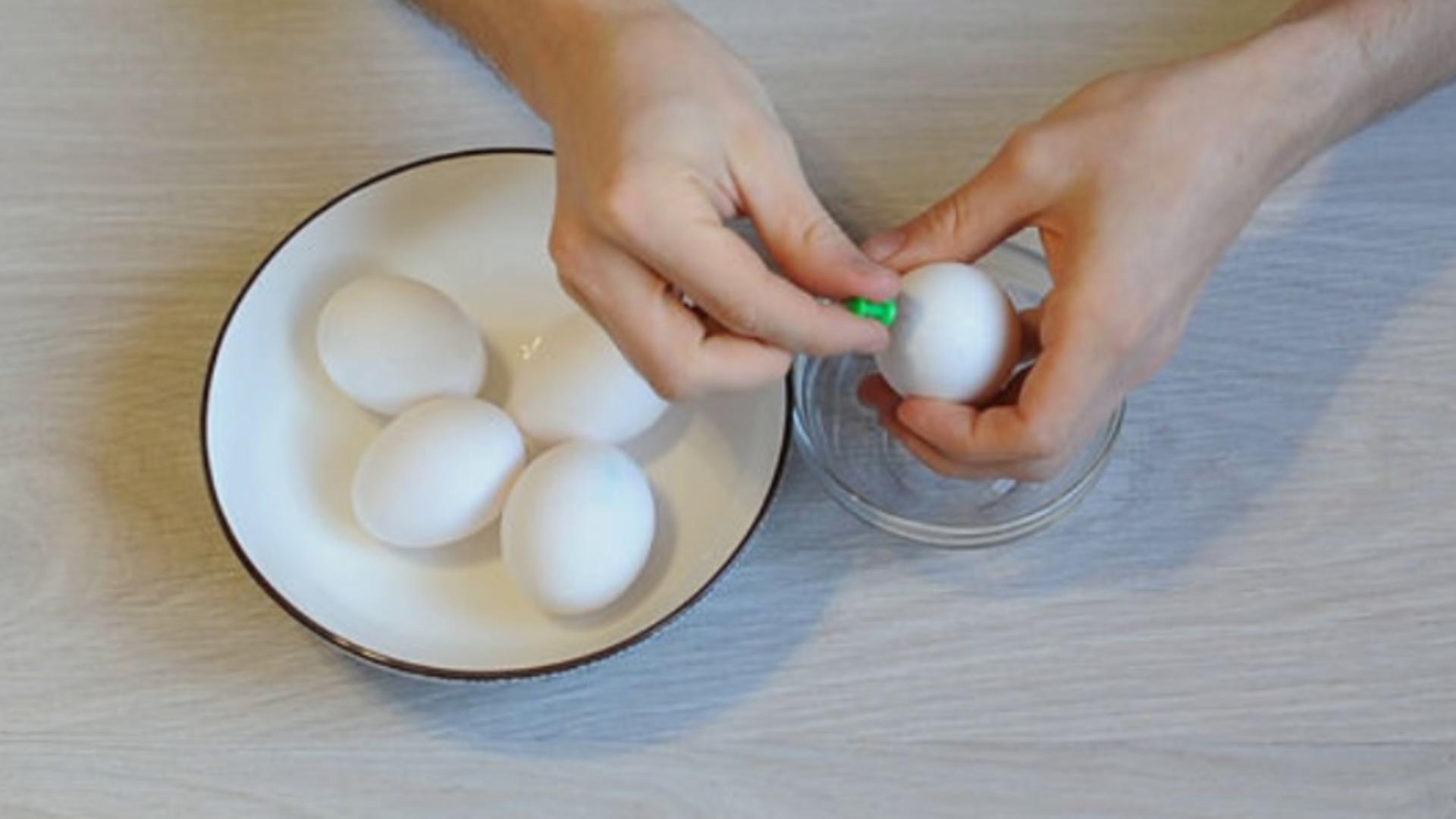 3 яйцо что делать. Подставка для яйца всмятку. В какую воду класть яйца. Яичко всмятку. Подставка для яйца всмятку своими руками.