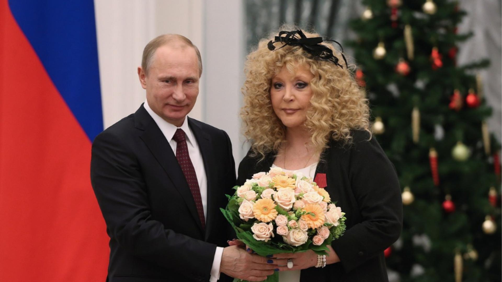 Alla Pugaciova, decorată de Vladimir Putin (2014 - Profimedia)