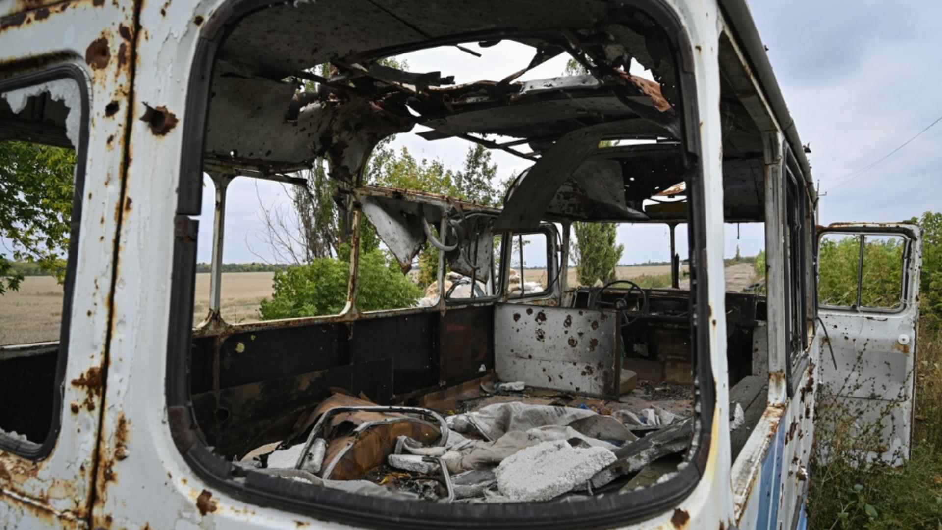 Autobuz bombardat în regiunea Herson (arhivă - Profimedia)