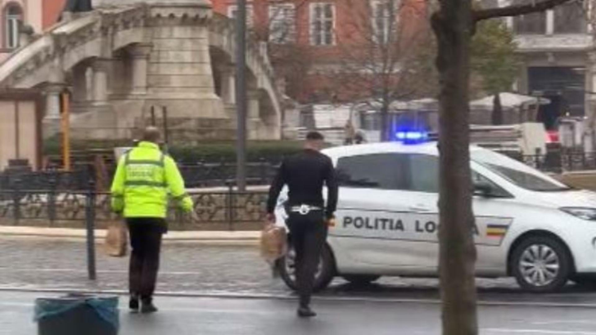 Cum încalcă legea cei care trebuie să o aplice: Polițiști locali, cu girofarul, în „misiune specială”... la masă, în Cluj Foto: Monitorul de Cluj