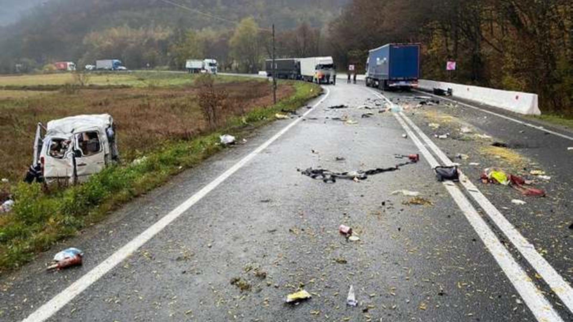 Accident grav în Cluj: 4 victime, după impactul unui TIR cu o dubiță / Foto: stiridecluj.ro