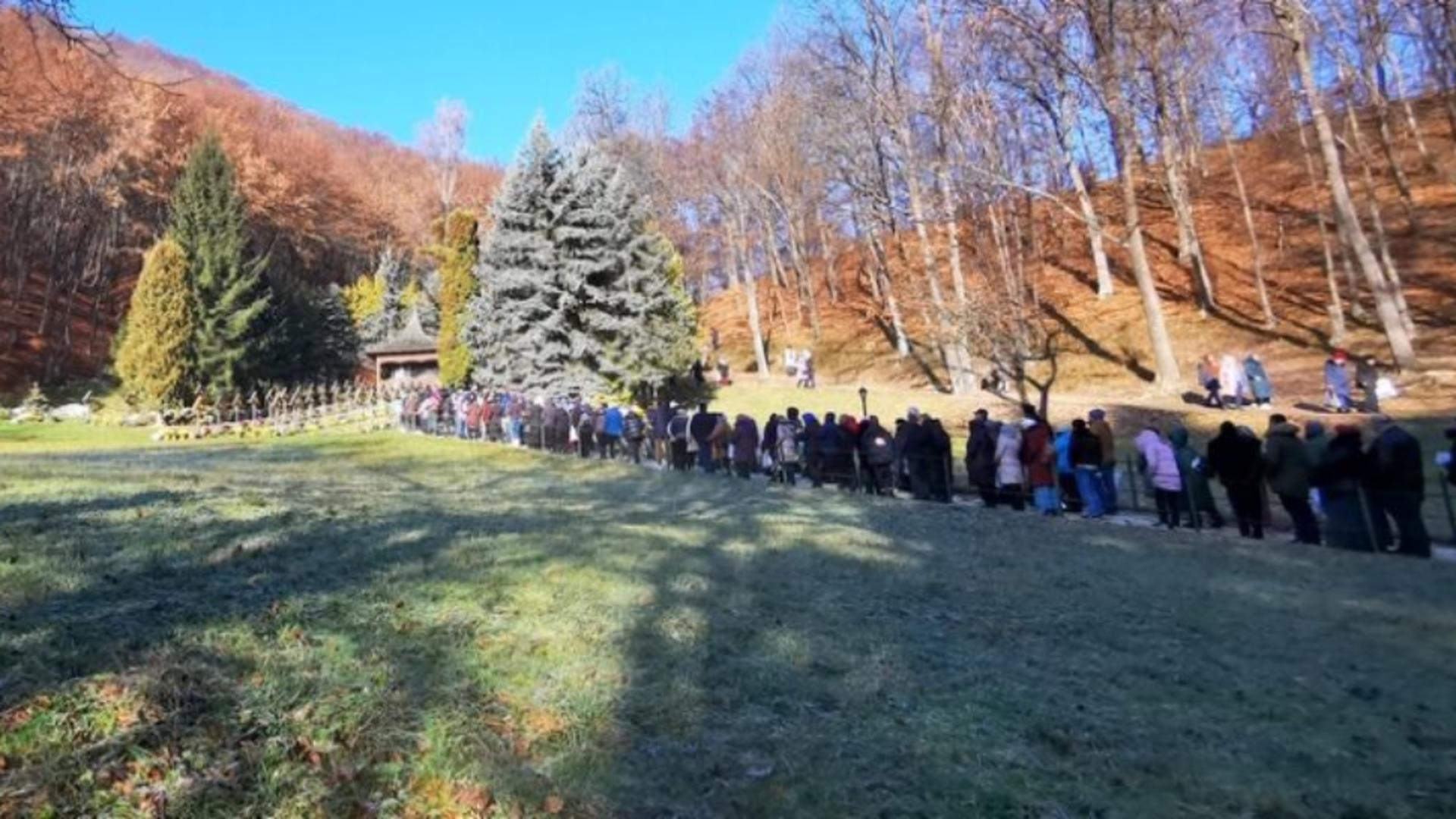 Pelerinaj la mănăstirea Prislop-28-noiembrie-2022.-Foto-Daniel-Guta