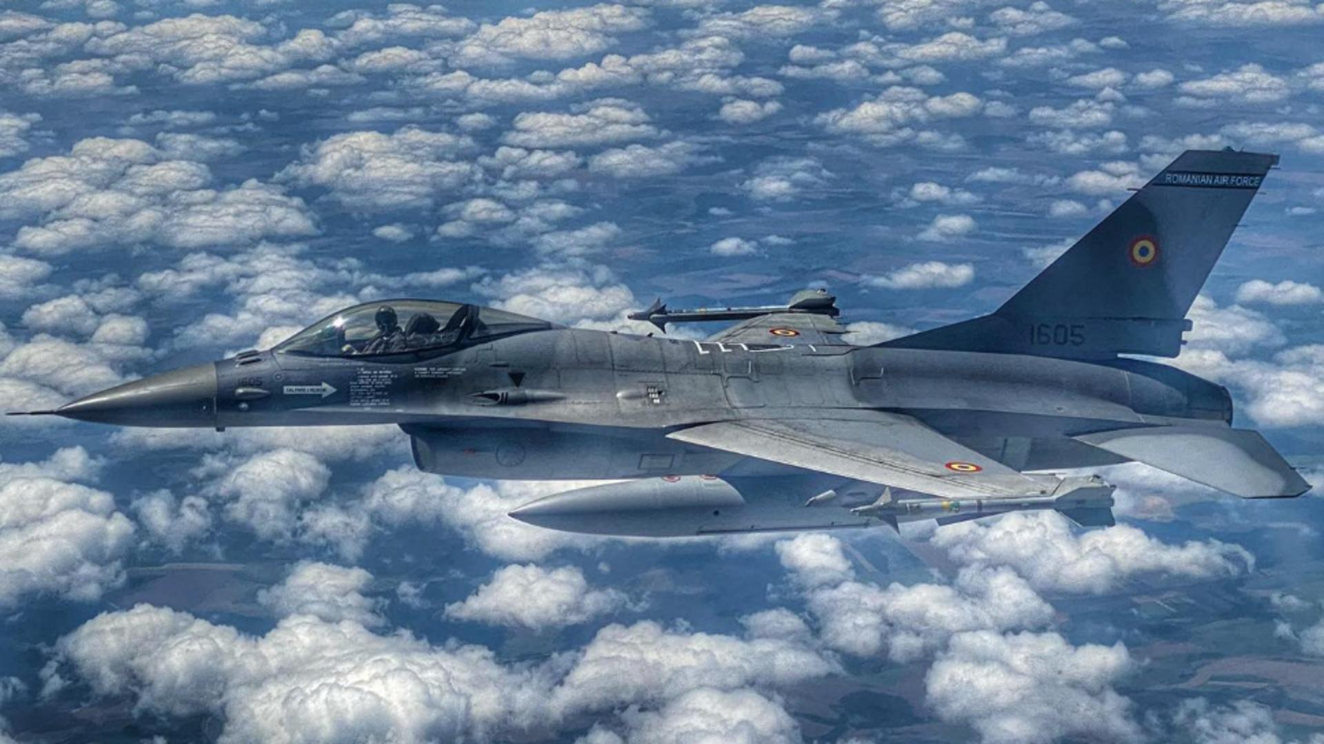 Alertă de gradul ZERO în România - Avionul TAROM cu delegația NATO, escortat la București de 2 aeronave F-16