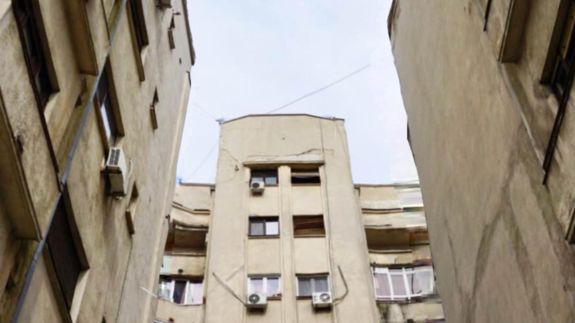 Clădire cu risc seismic / Foto: Facebook Nicușor Dan
