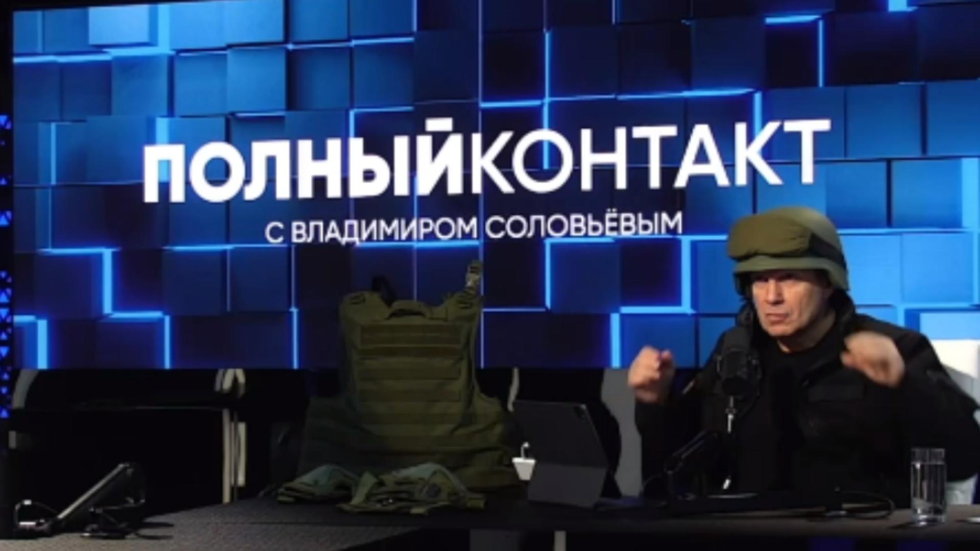 Propagandistul lui Putin, supărat foc pe recruții ruși - Cu casca pe cap, Soloviov laudă echipamentul pentru războiul din Ucraina