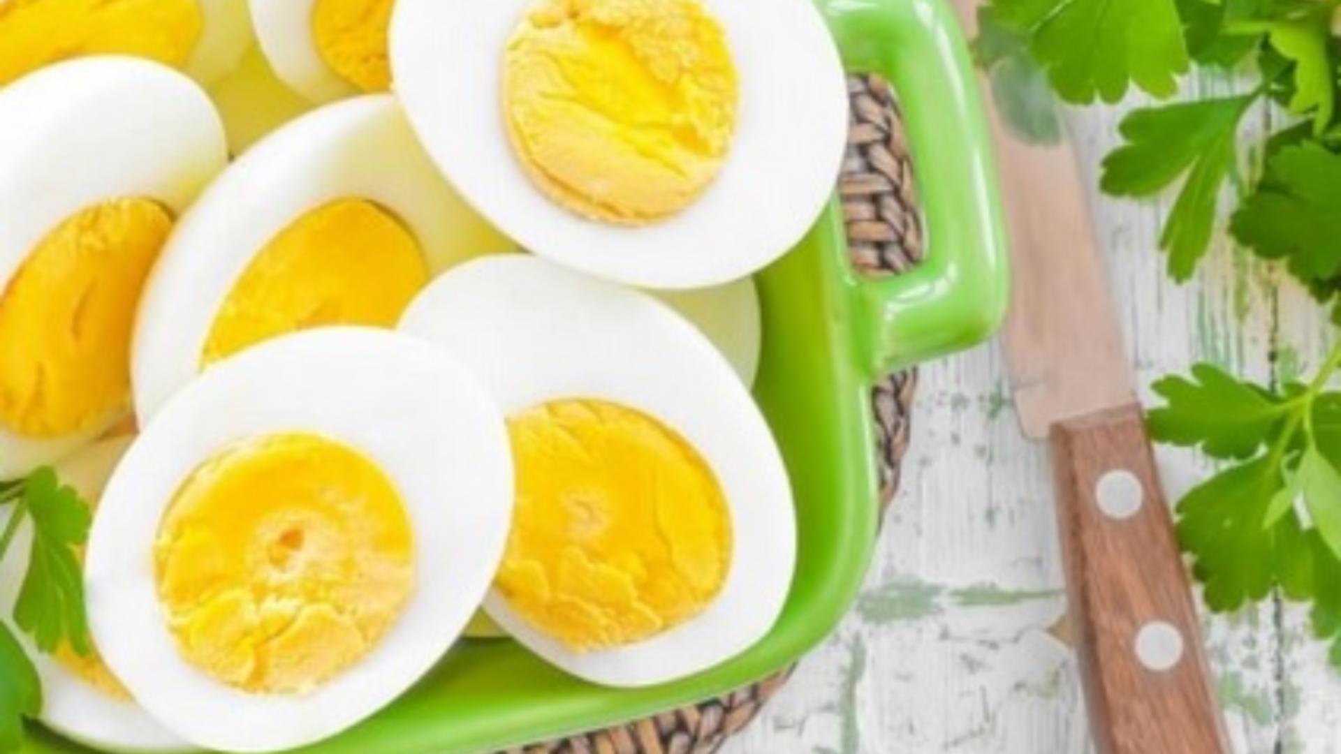 Nu mai mâncaţi ouă dimineaţa! Ce perioadă a zilei este, de fapt, cea mai indicată