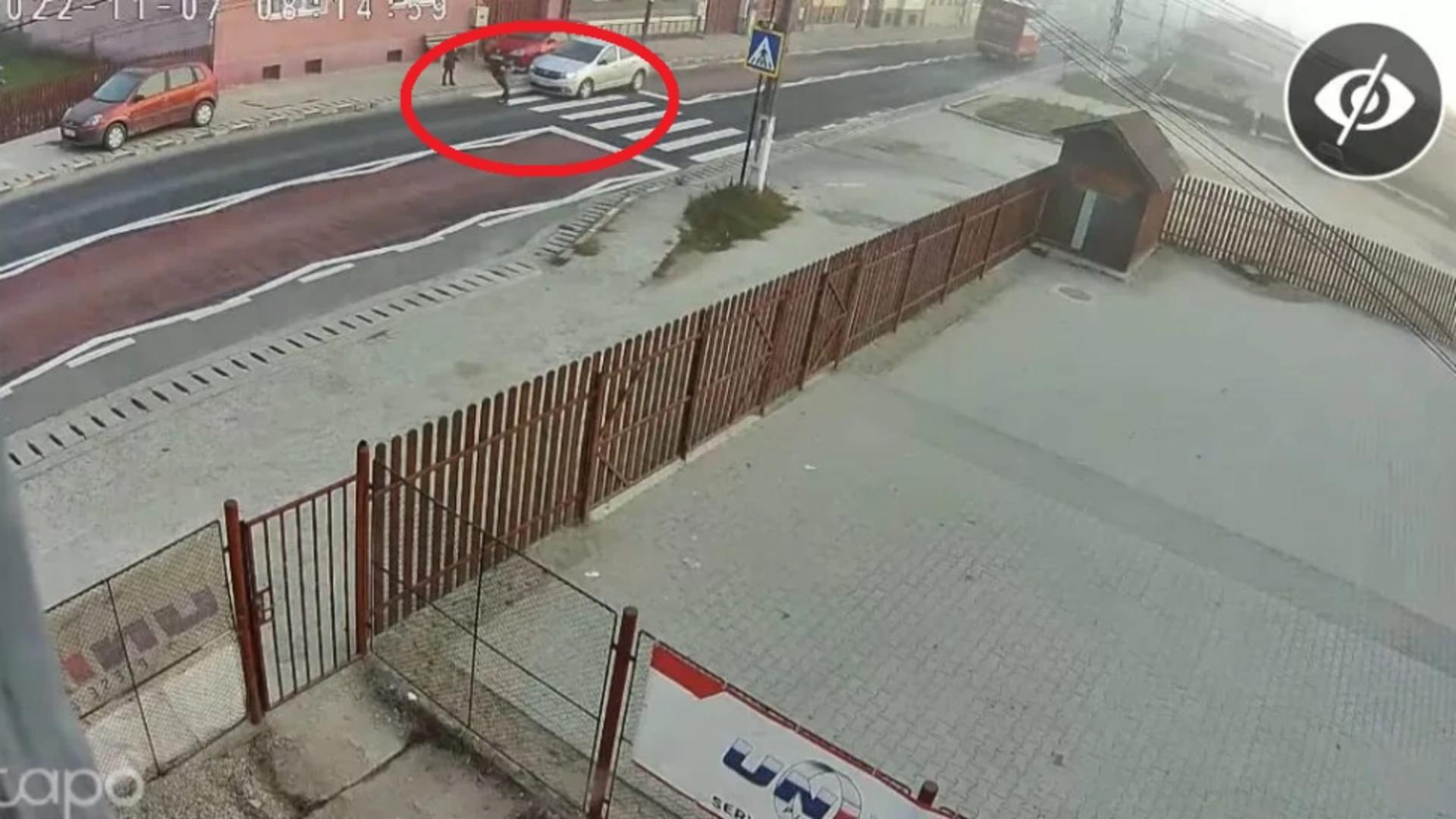 VIDEO - Accident grav - Momentul în care un copil de 8 ani este spulberat pe trecerea de pietoni, în Sibiu