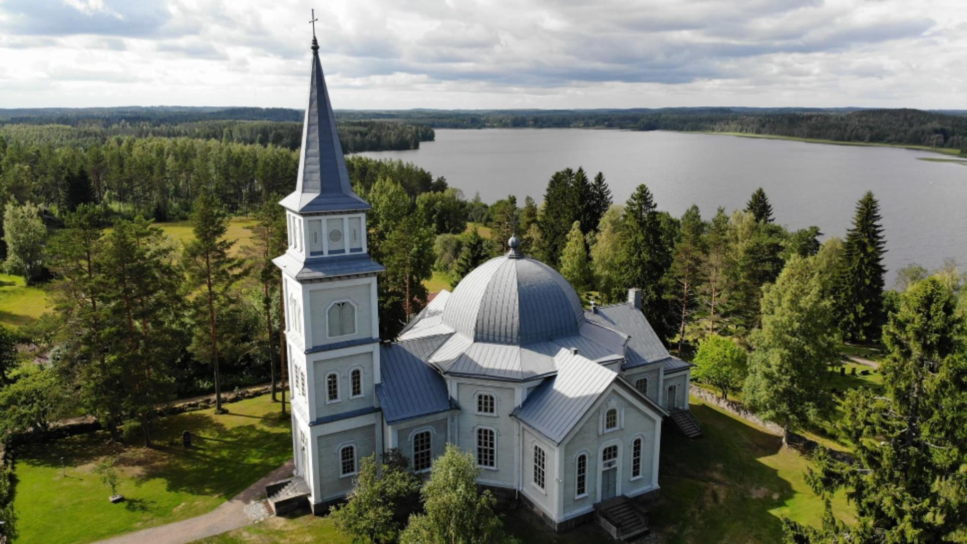 Biserică Finlanda înainte și după incendiu