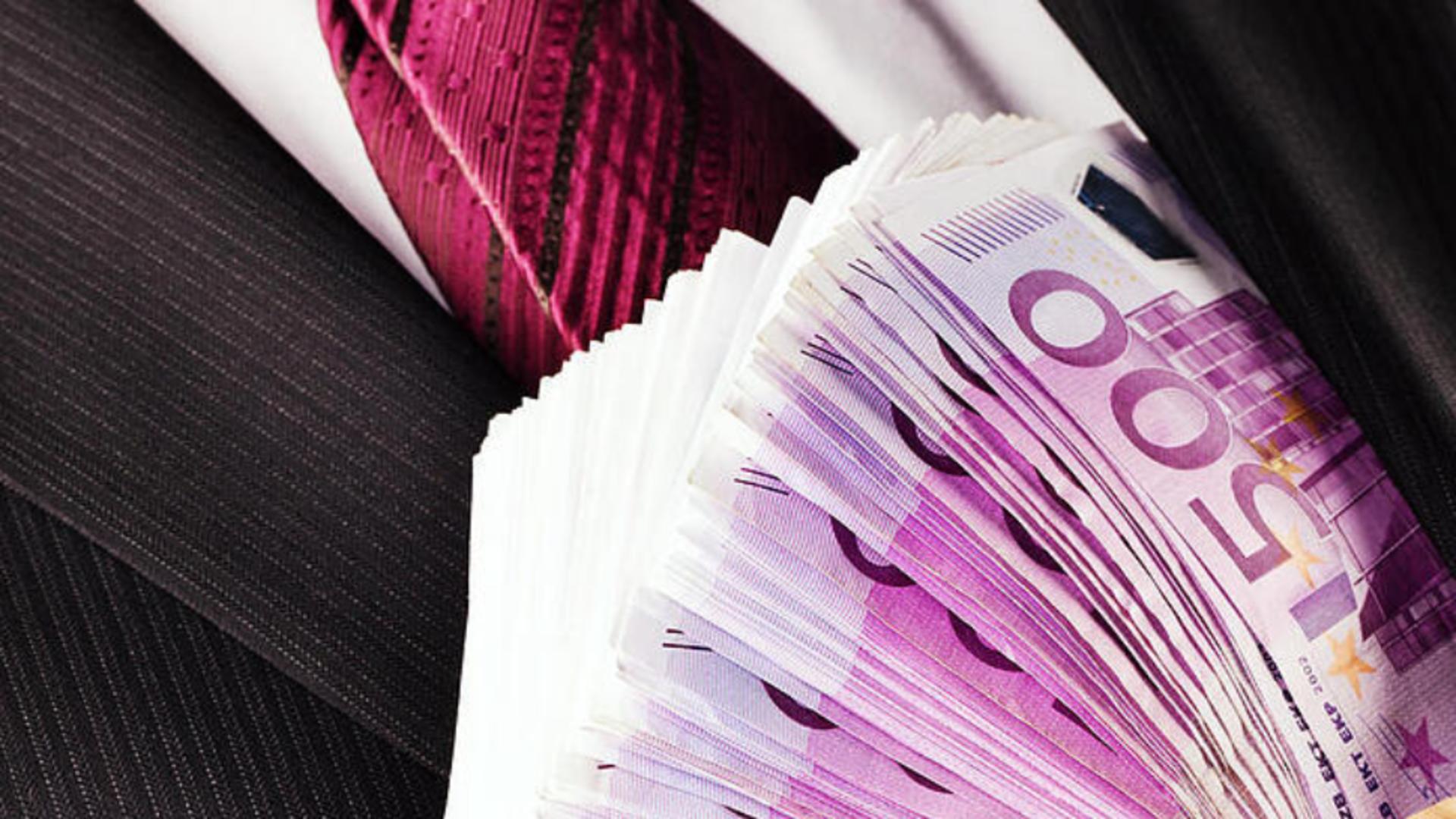 BNR, decizie majoră pentru 2023 - Ce îi așteaptă pe bancherii din România care câștigă cel puțin un milion de euro