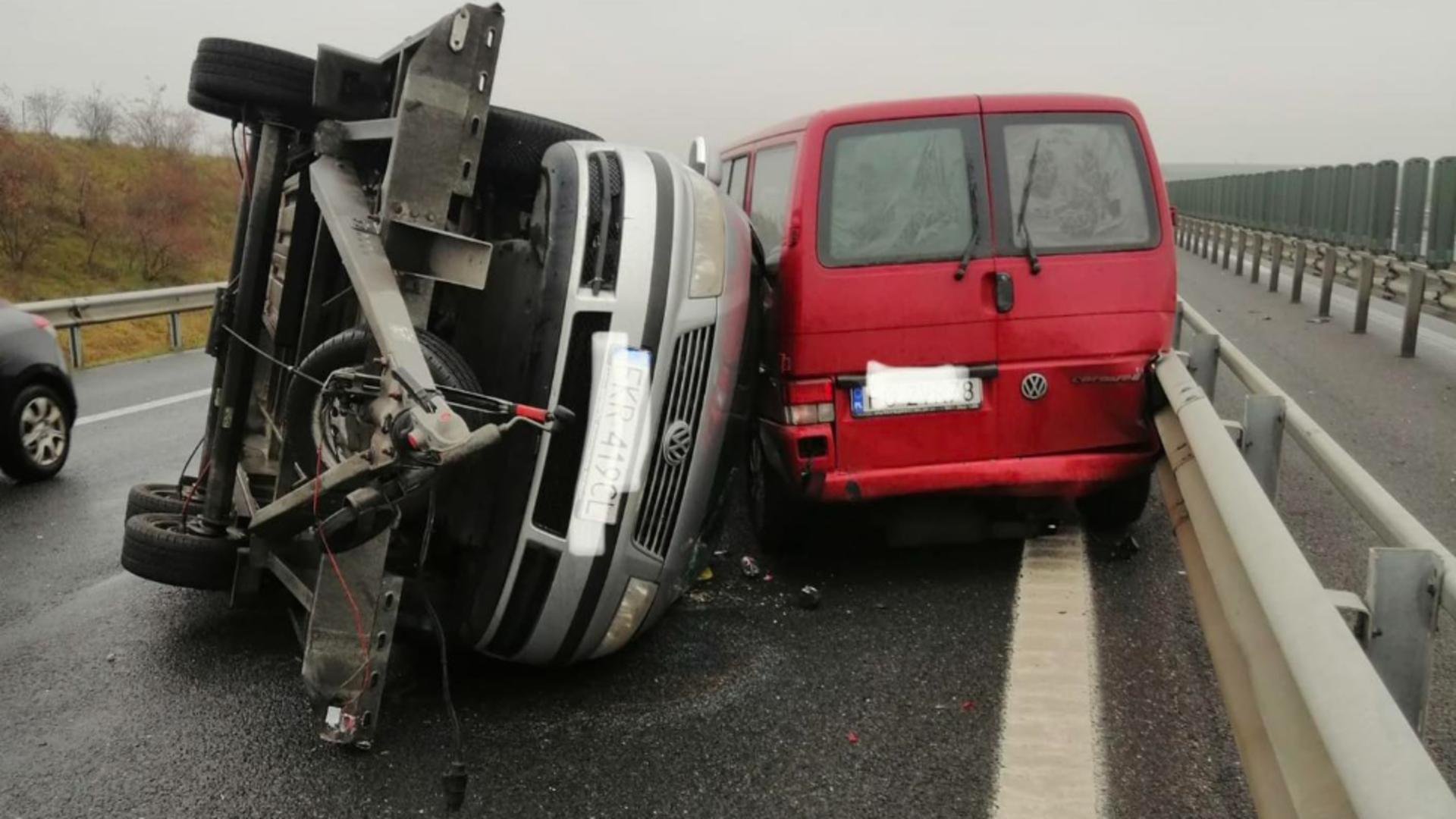 Accident violent pe autostrada Timișoara-Arad: 3 mașini implicate - O femeie a fost rănit