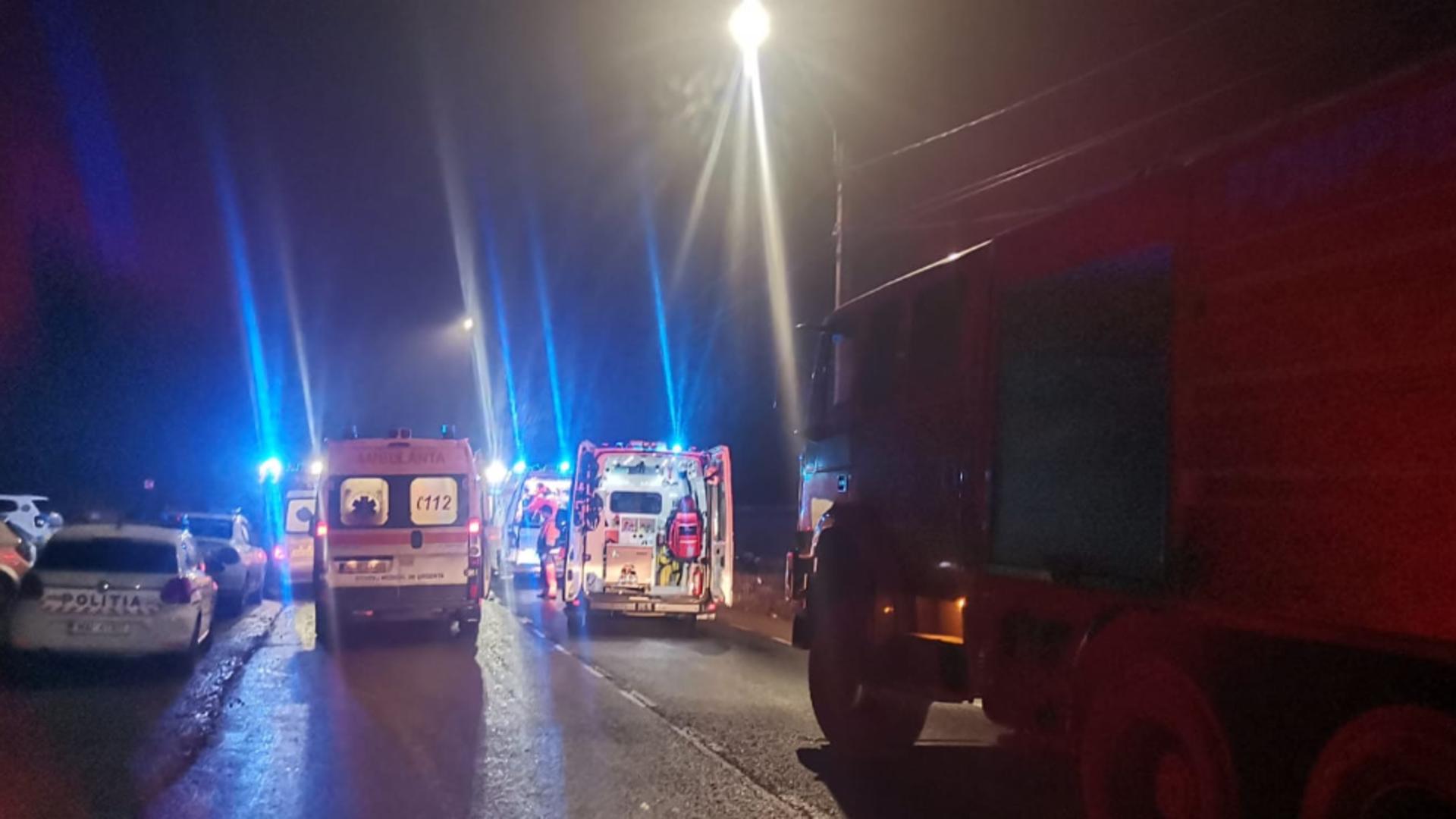 La un pas de tragedie! Un autocar cu 33 de persoane s-a răsturnat în Pașcani - A fost activat Planul Roșu - 25 de răniți, inclusiv copii