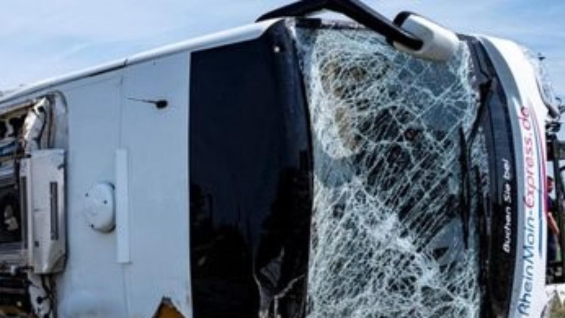 Tragedie cumplită - Un autobuz s-a ciocnit de un TIR: Cel puțin 16 oameni au murit într-un accident înfiorător