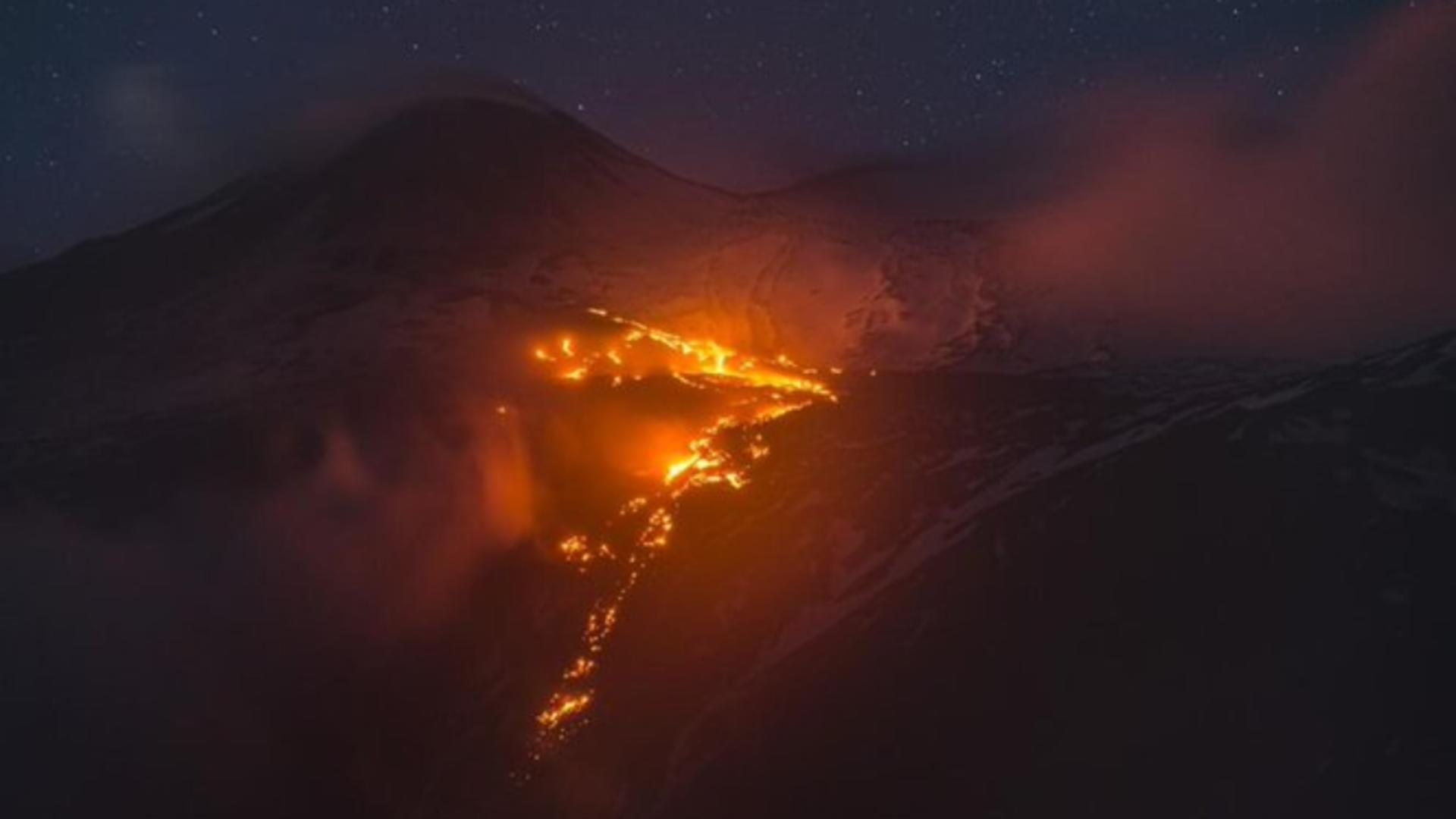 Fenomen extrem de rar: Vulcanul Etna a erupt în plină iarnă - Imagini spectaculoase - FOTO&VIDEO