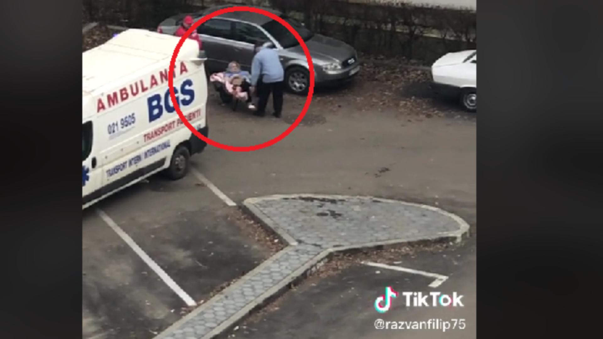 Femeie dusă cu roaba la ambulanță/ Captură video TikTok
