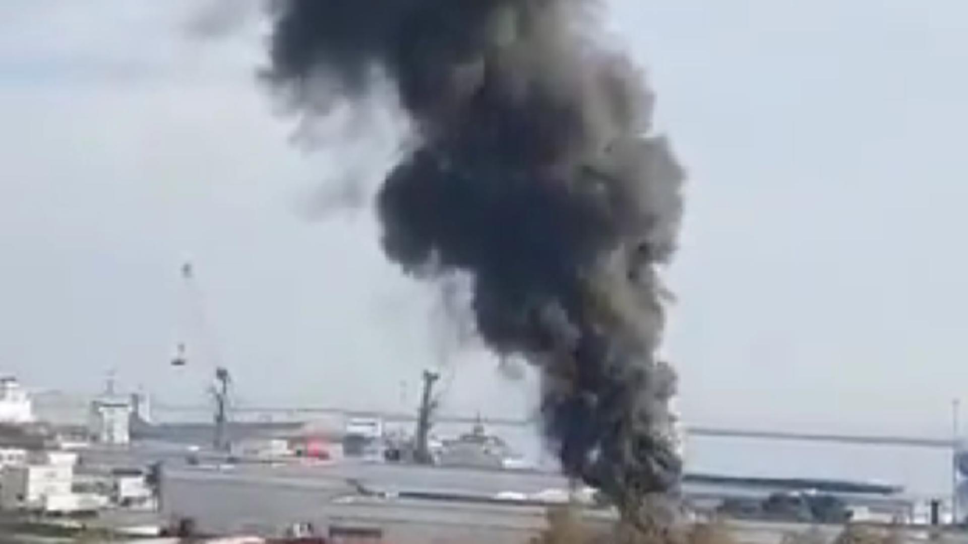 Explozie urmată de un incendiu în portul Samsun de la Marea Neagră! Coloane de fum negru și dens se văd de la depărtare - VIDEO