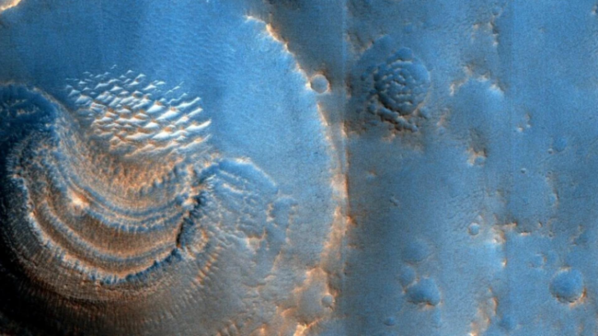 Forme cratere Marte/ Captură foto NASA/JPL-Caltech/UArizona
