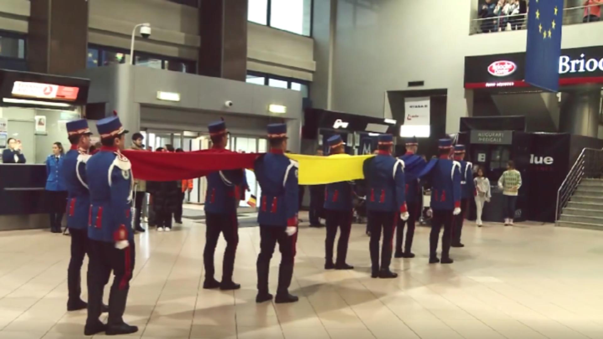 Fanfară pe Aeroportul Otopeni/ Captură video