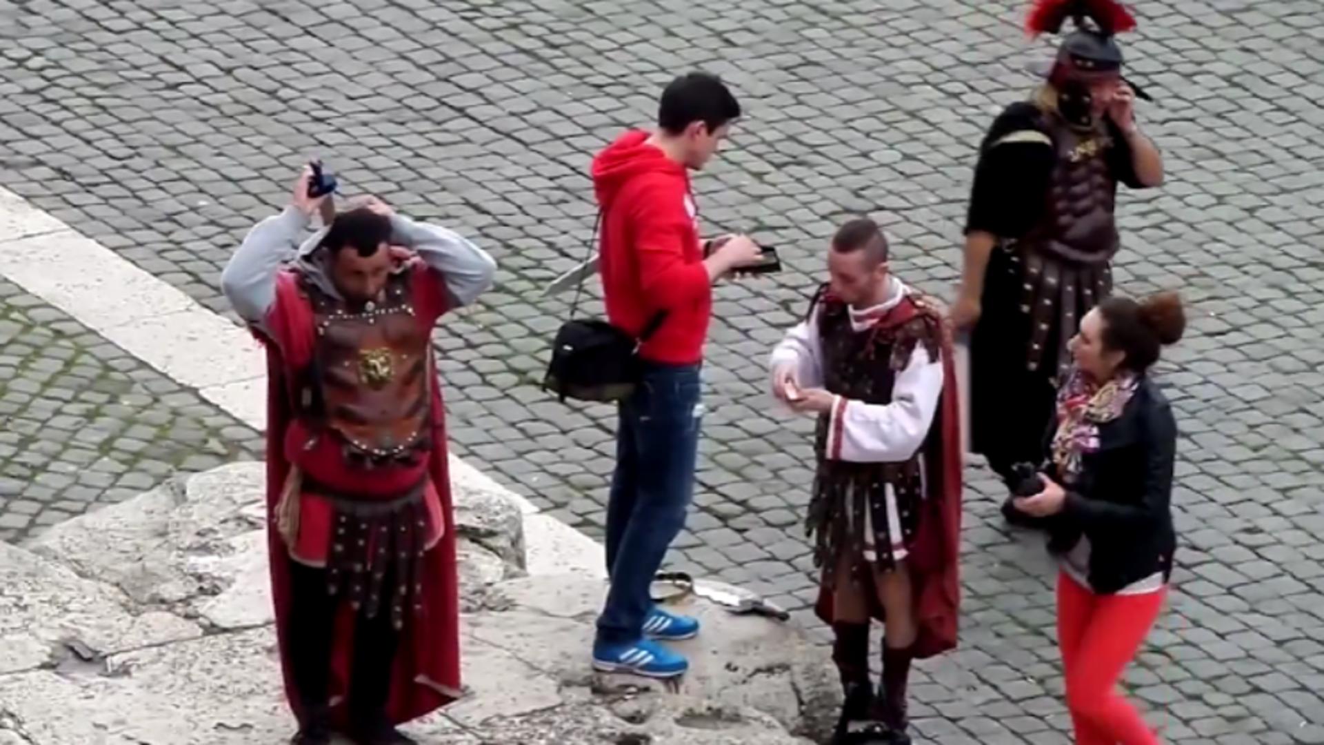 Gladiatori falși Roma/ Captură video