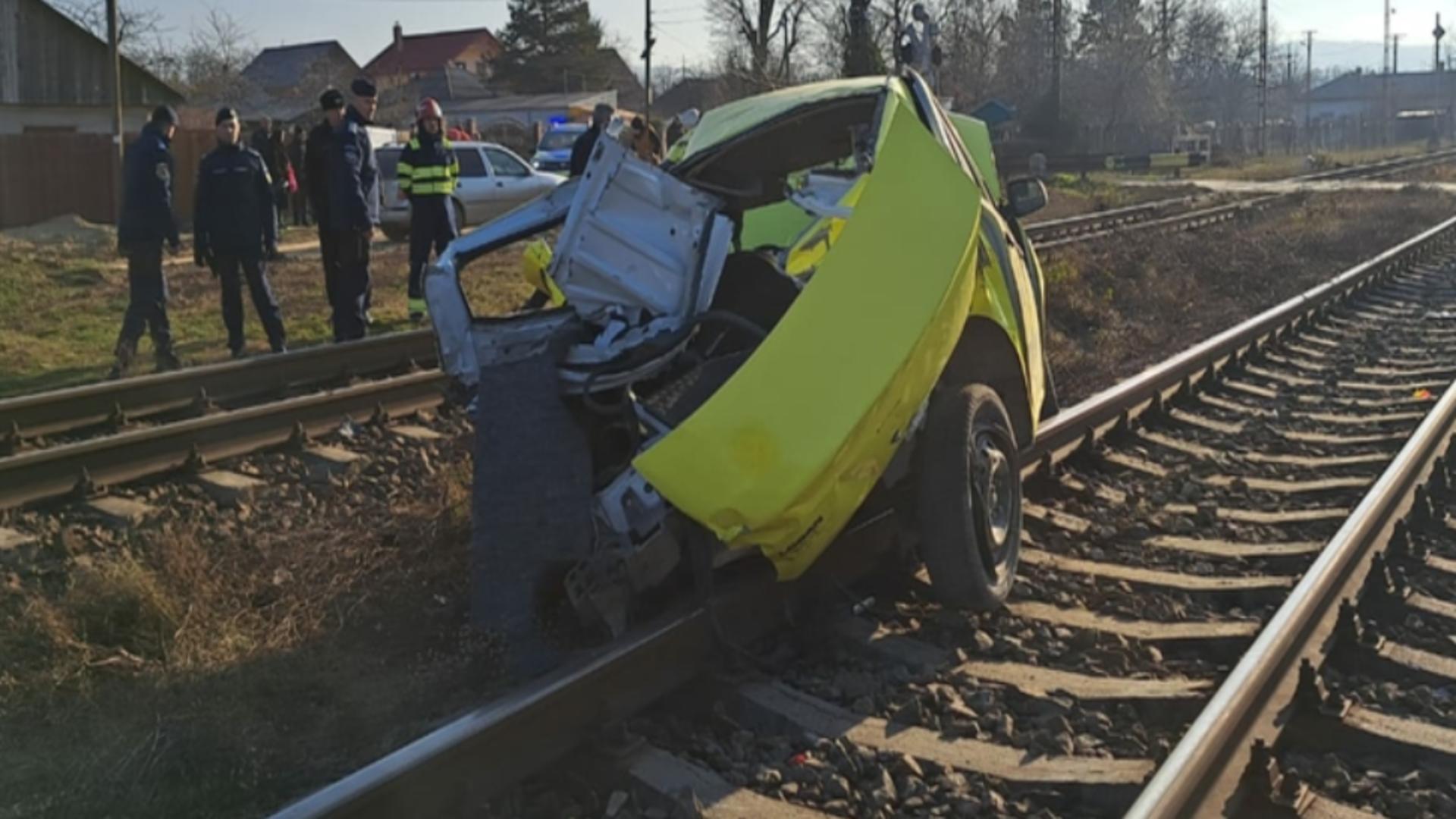 Taxi lovit de tren în jud Iași