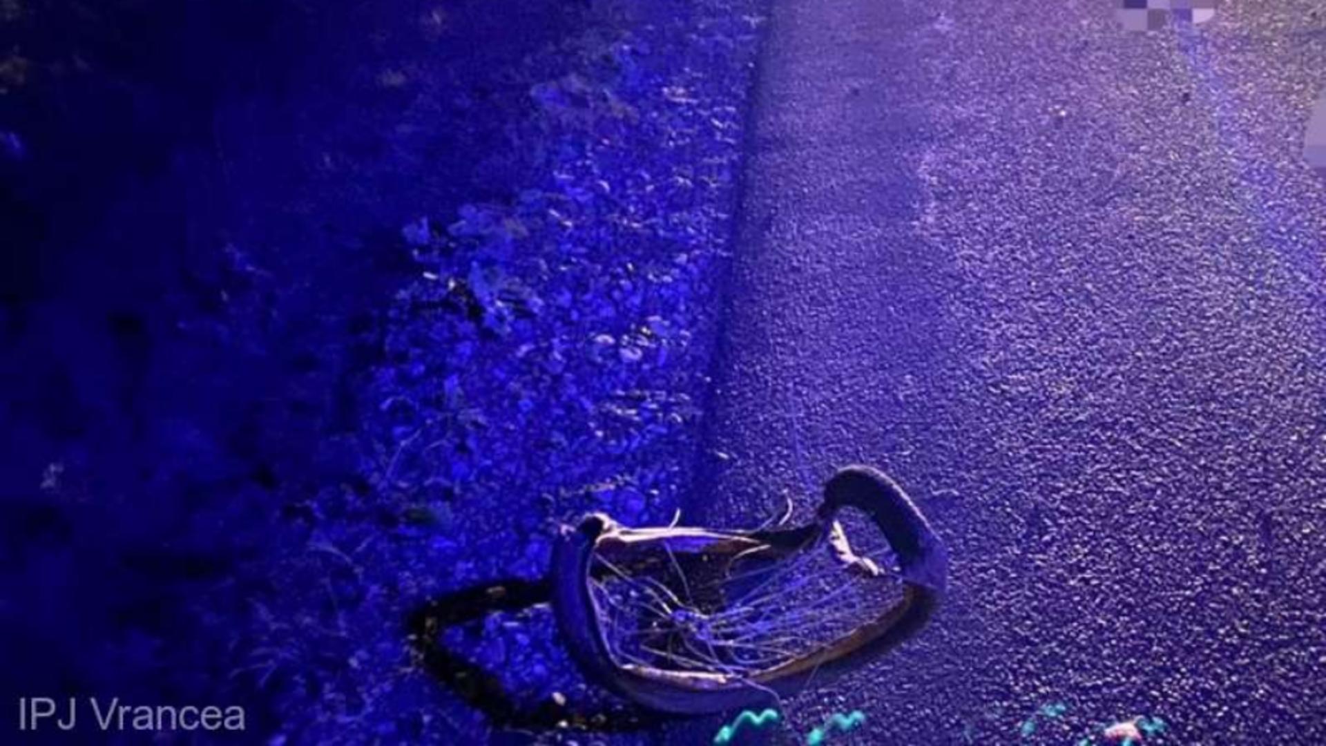 Biciclist mort după ce a fost lovit de camion pe marginea șoselei