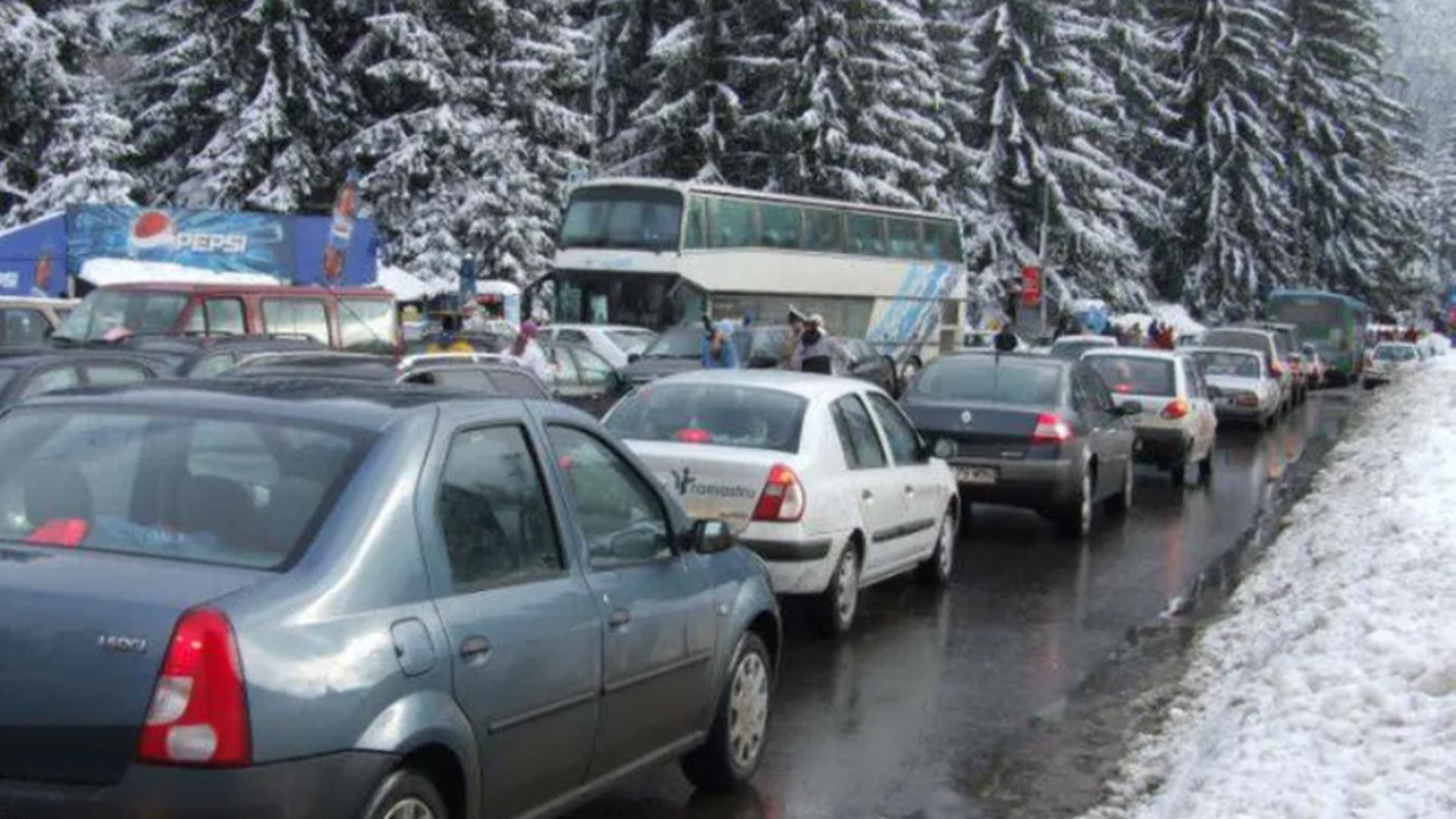 Trafic de coșmar pe Valea Prahovei: Coloane uriașe de mașini pe DN1, după ce românii revin din vacanța de Crăciun - Rute alternative