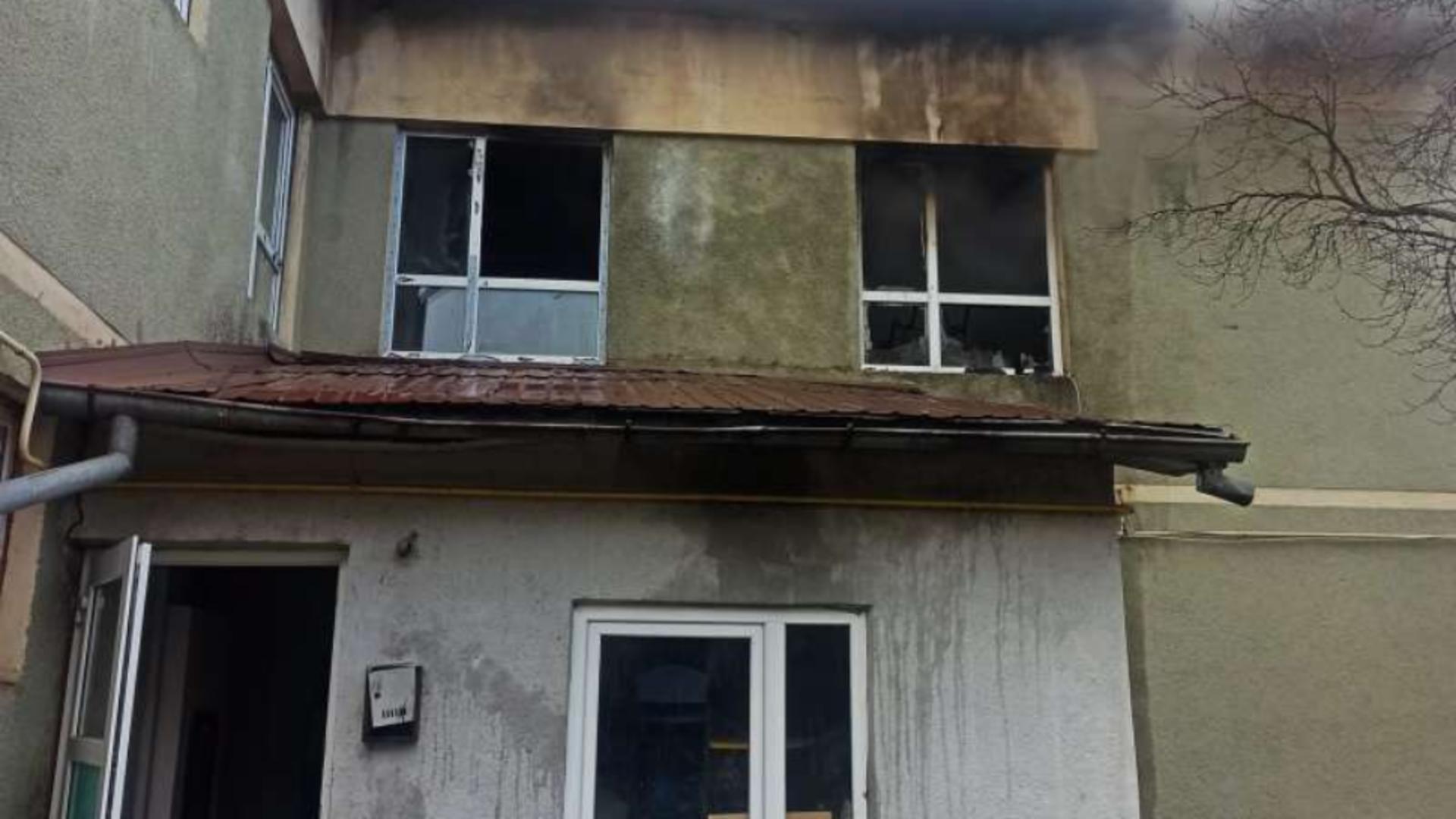 Incendiu la un adăpost și a o creșă, în Huși. Foto/ISU Vaslui