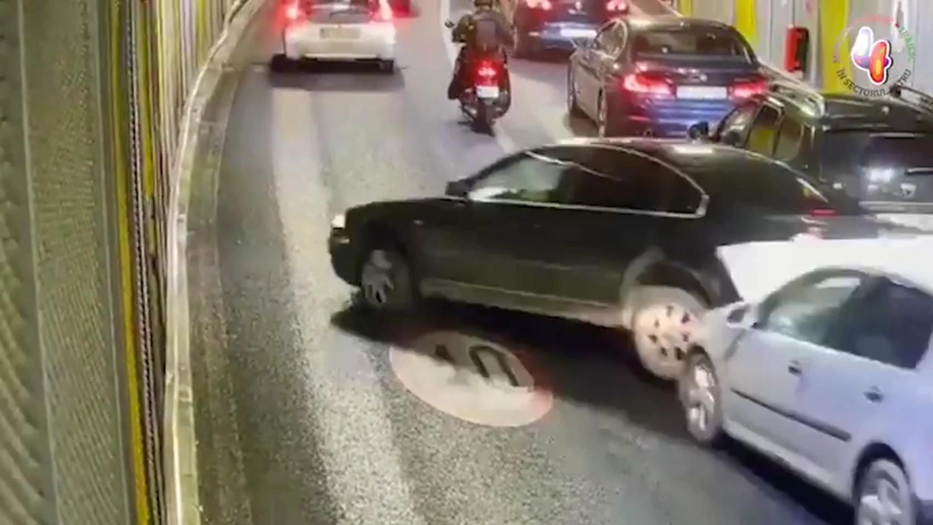 Accident rutier în București: O mașină a blocat Pasajul Unirii - Șoferul a fugit de la fața locului - Imaginile surprinse - VIDEO